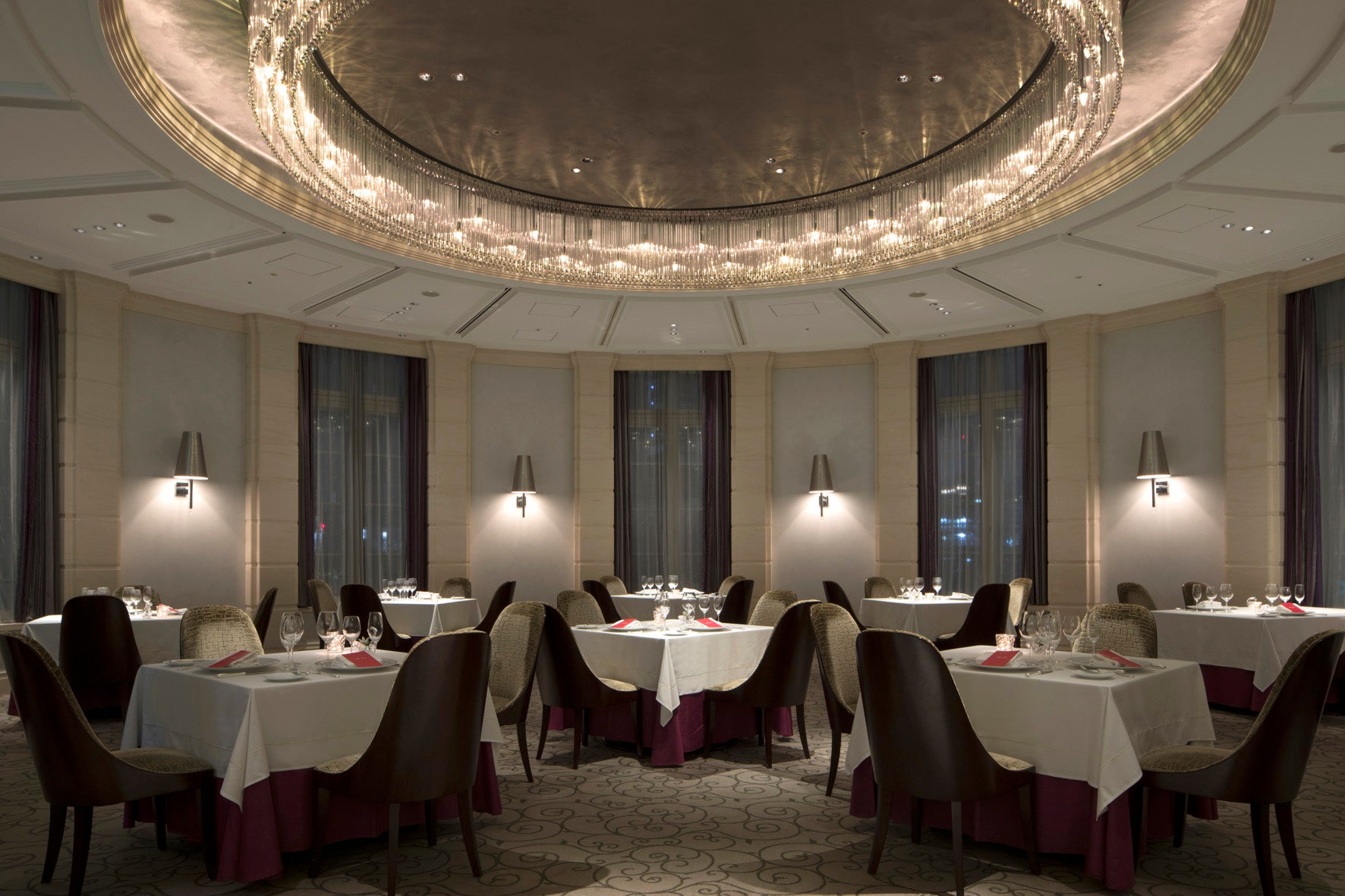 レストラン〈ブラン ルージュ〉の内観 イメージ