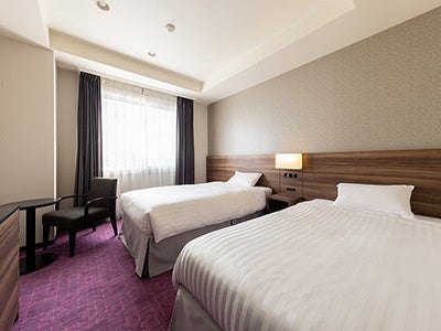 上品で落ち着いた内装の客室 