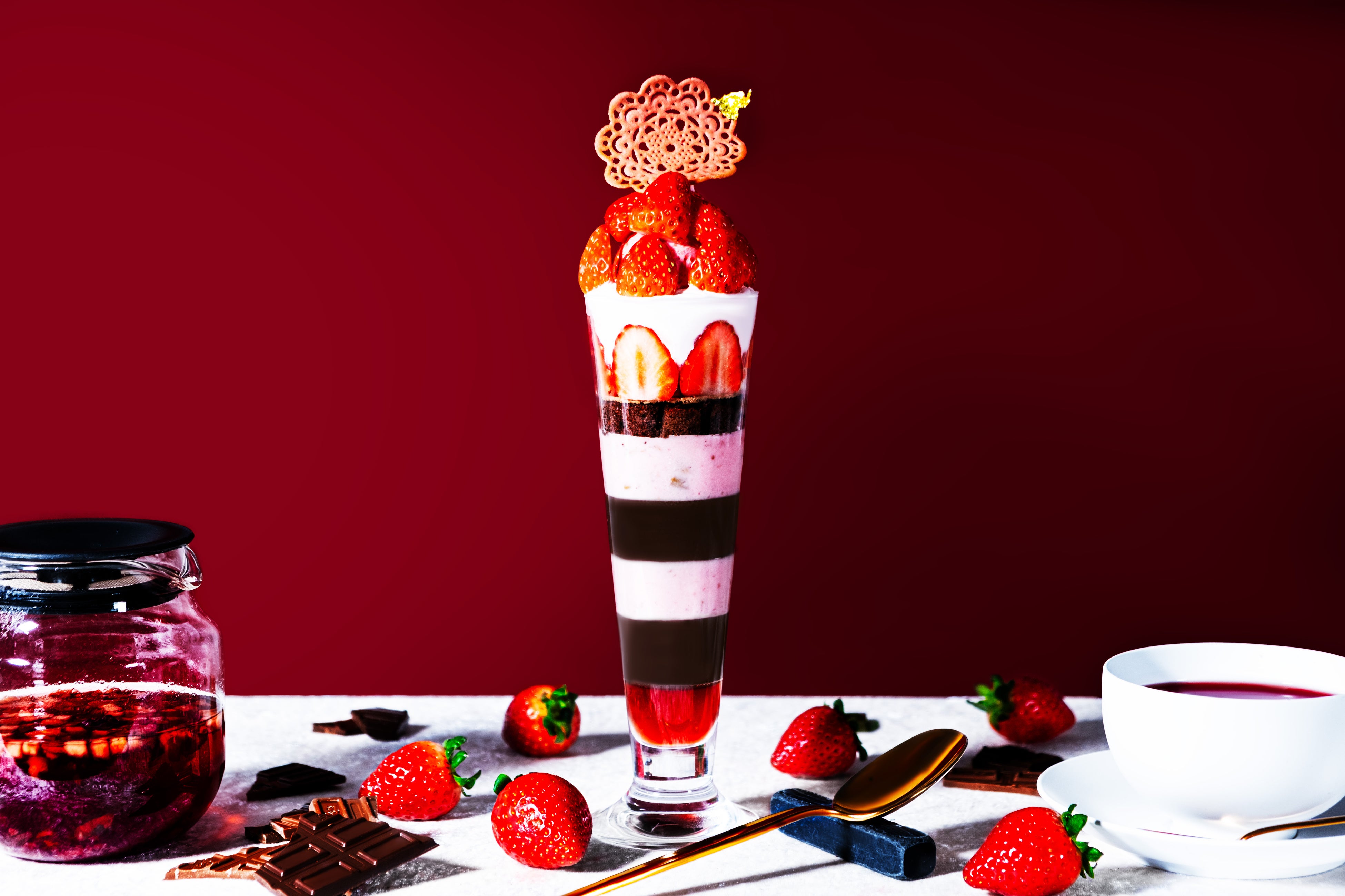 苺とチョコレートの『レイヤード・パフェ』