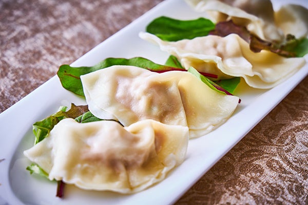 ■豚肉と黄ニラ入り水餃子 北京スタイル　￥800（4個）