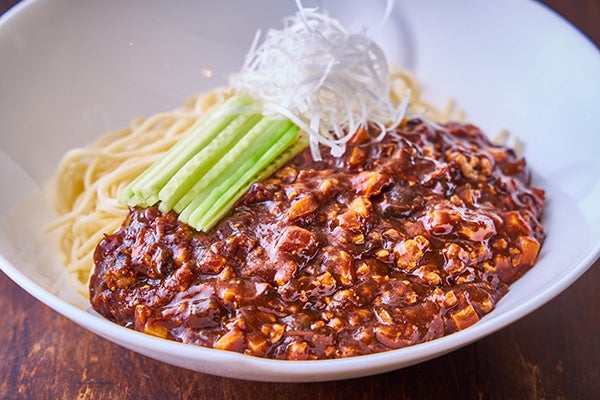 ■ジャージャー麺　1,800（単品）／￥2,100（ランチ麺飯セット）