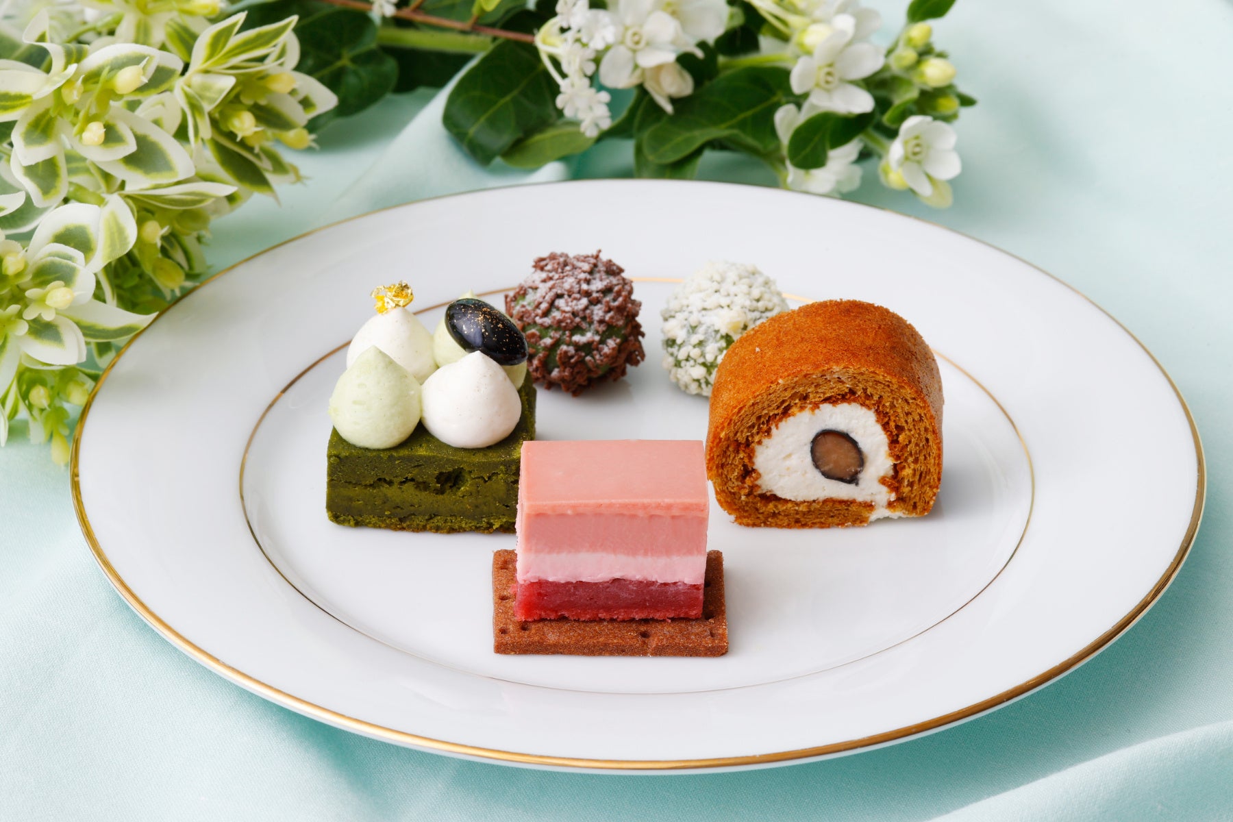 春のアフタヌーンティー（スイーツ／中段）