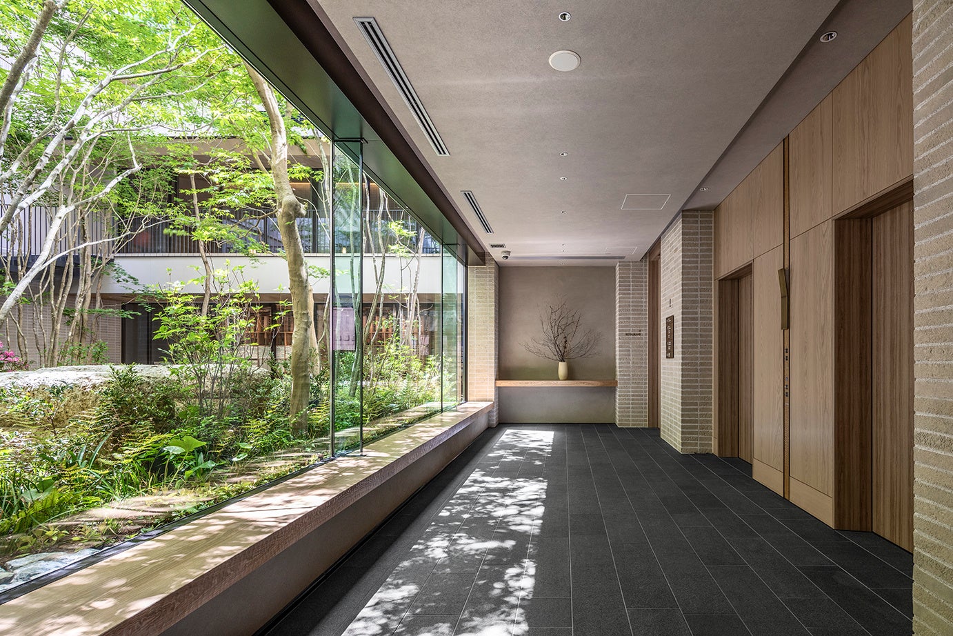 １階エレベーターホール