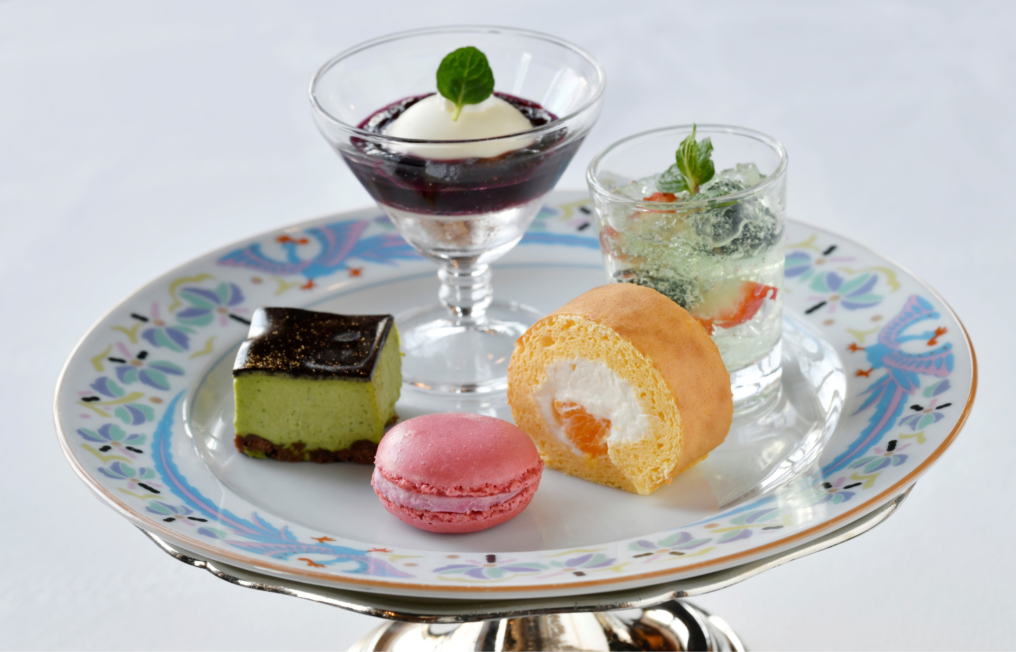 「フェニックスアフタヌーンティー～春薫る～」（スイーツ）