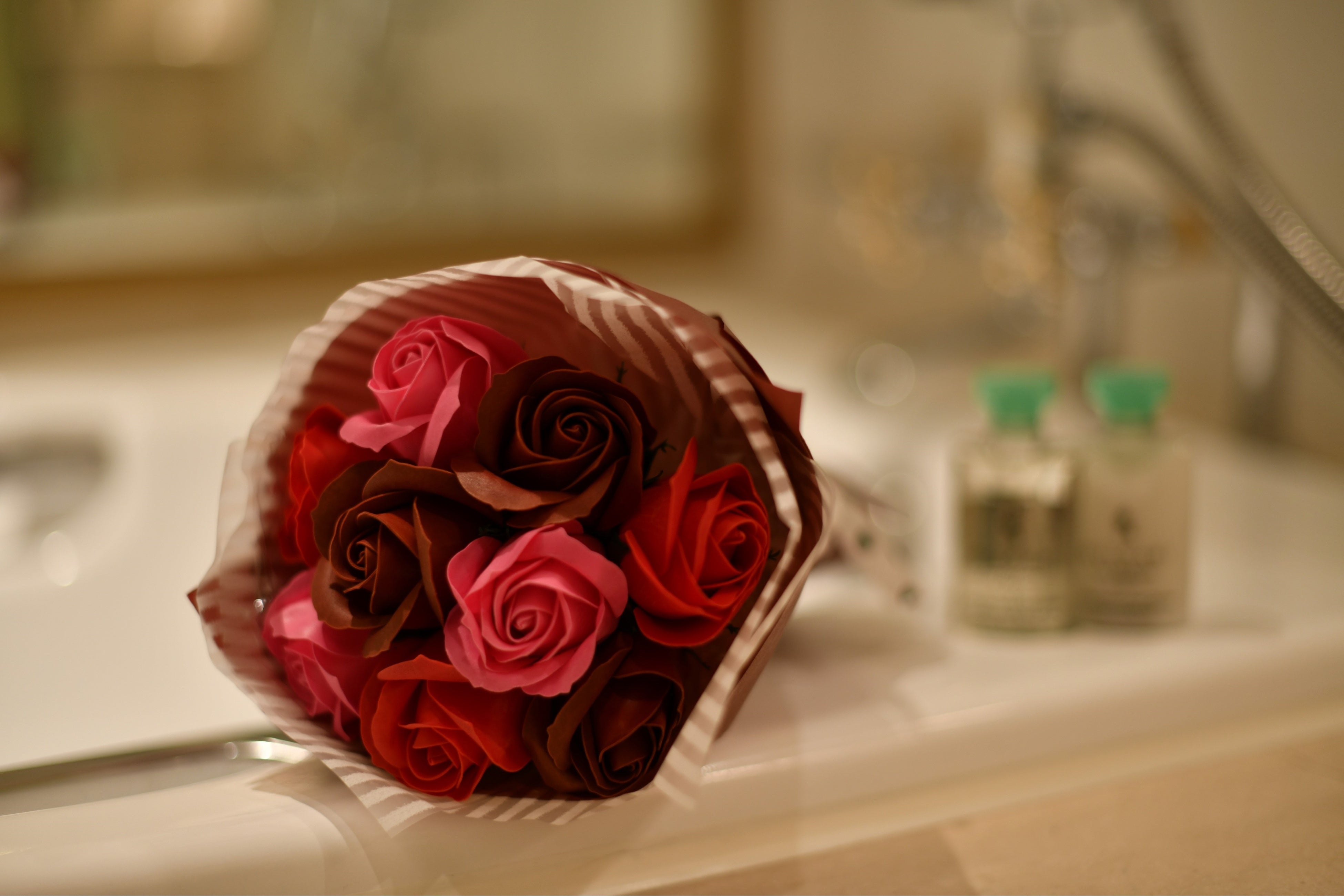 バスタイムには入浴剤をしてご使用いただけるバラのソープフラワー