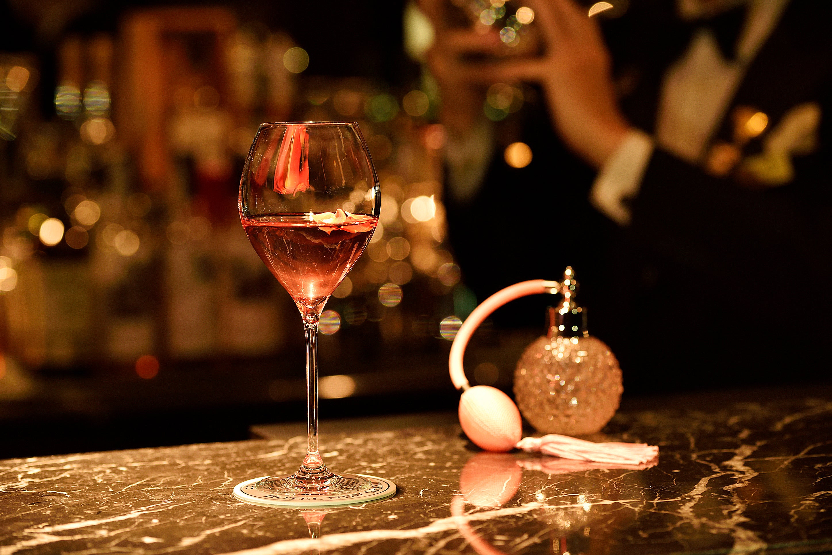 バラ香るカクテル「ピュアローズ」