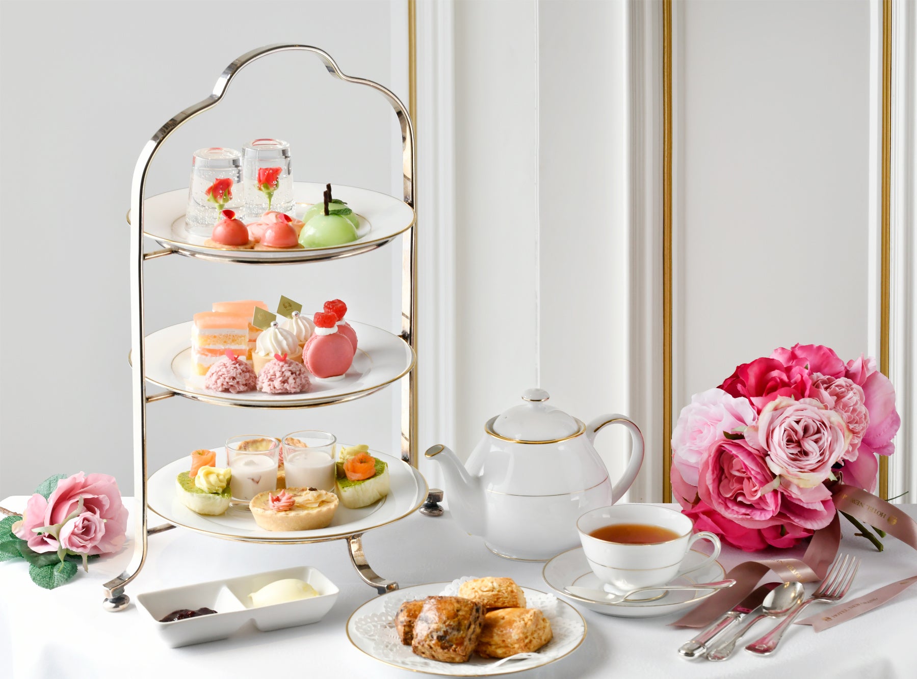 ”バラの香り”がテーマの「薔薇のアフタヌーンティー」（画像は2名様分）