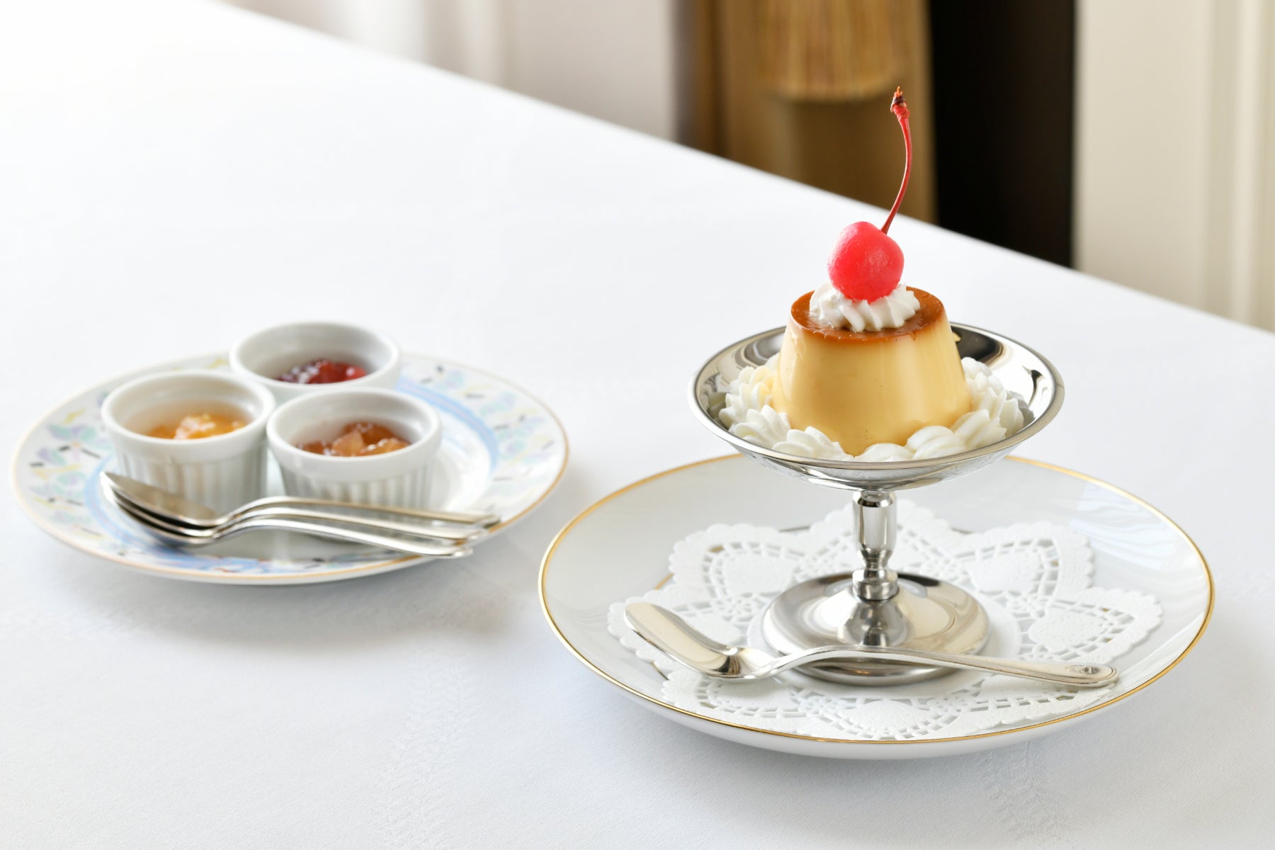 少し固めな食感と卵のコクやバニラ香る風味豊かな味わいが魅力「レトロプリン」