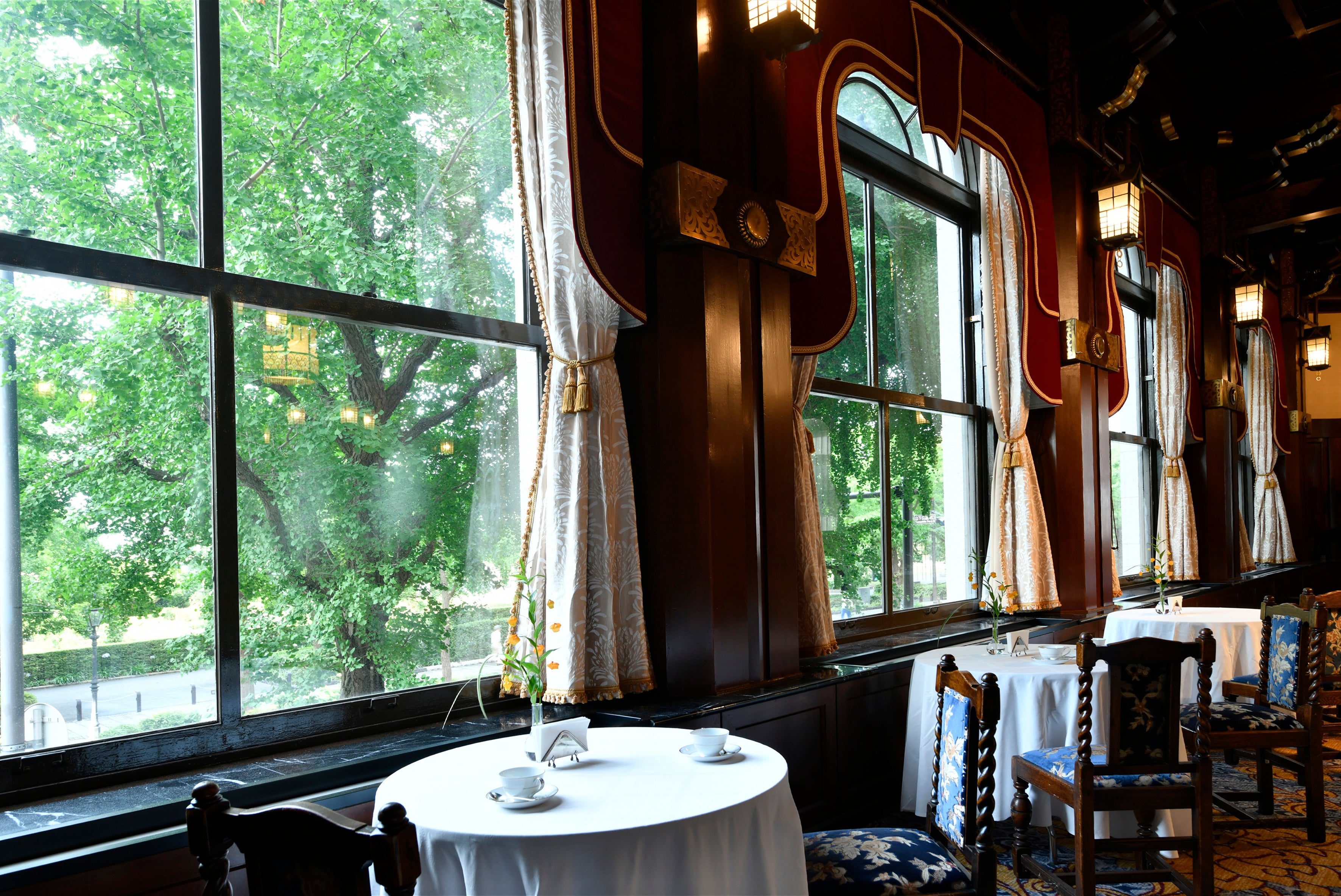 本館2階にて開催「ダイニングルームフェニックス」