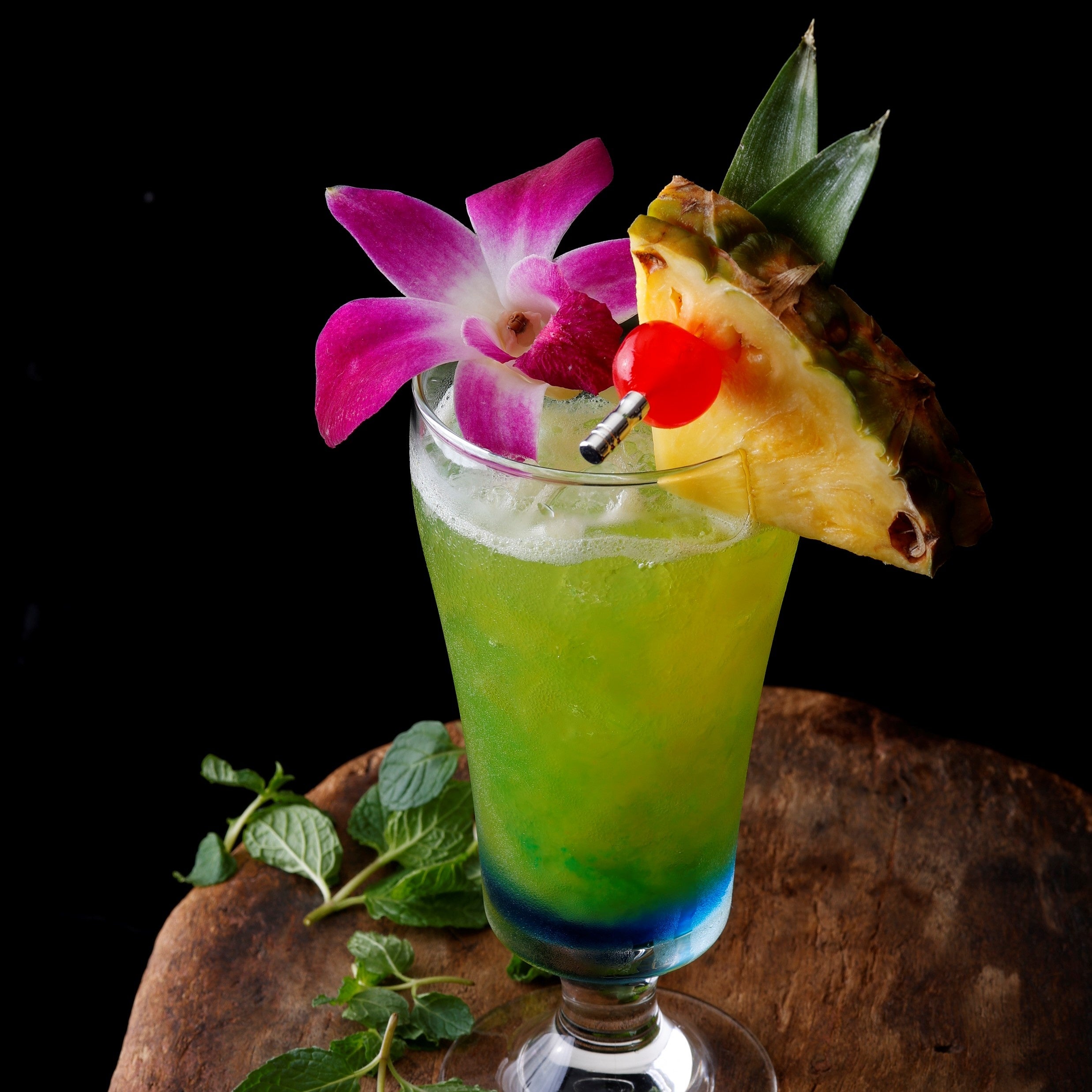 南国ムードを盛り上げる美しい「サマーパッション」