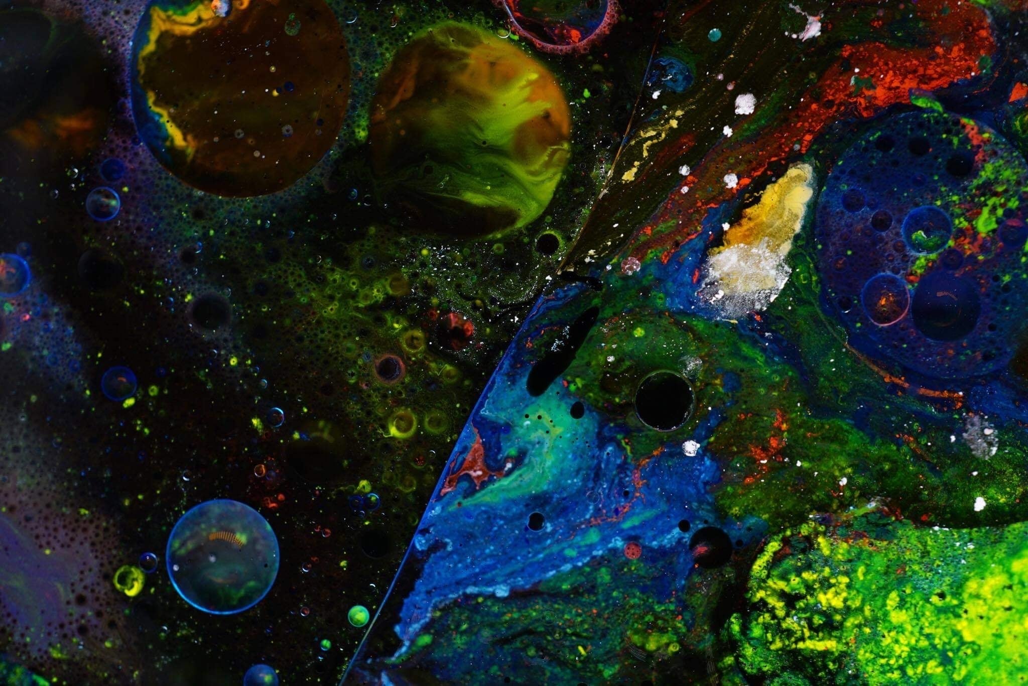 colored oil space gravity 2