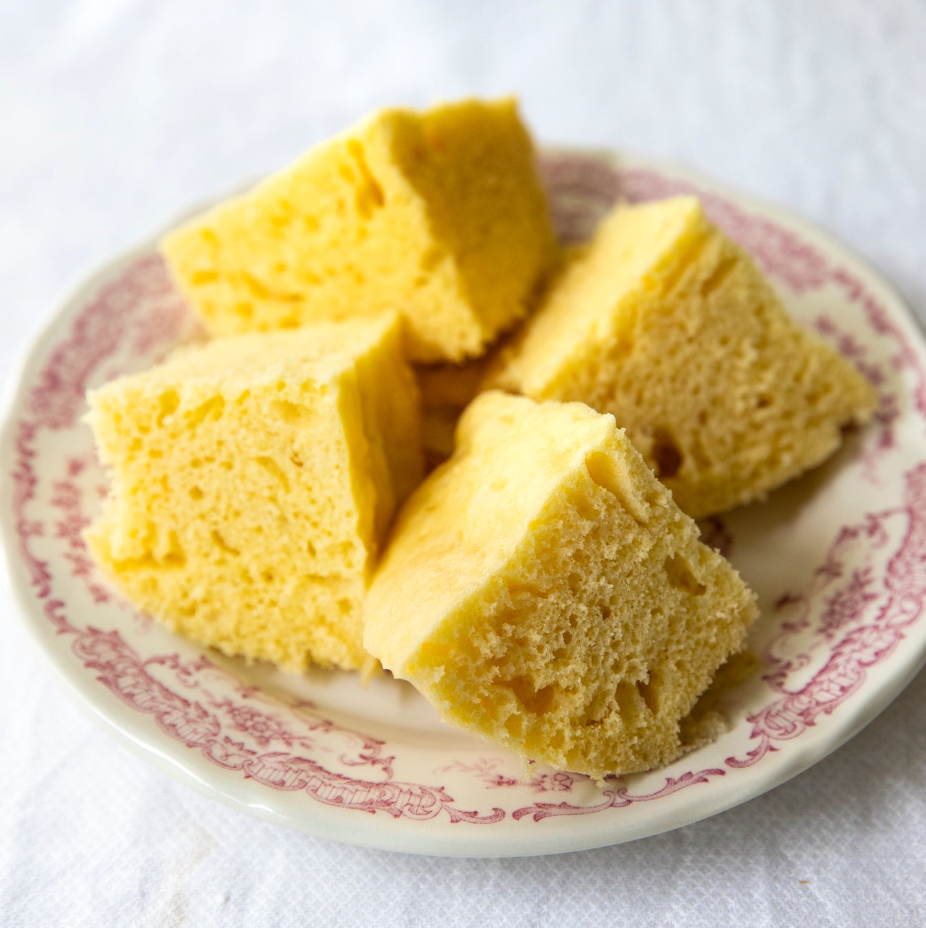 レンジマーラーカオ。耐熱ボウルで混ぜ、レンジで3分。あっという間にできるかんたん蒸しパン。