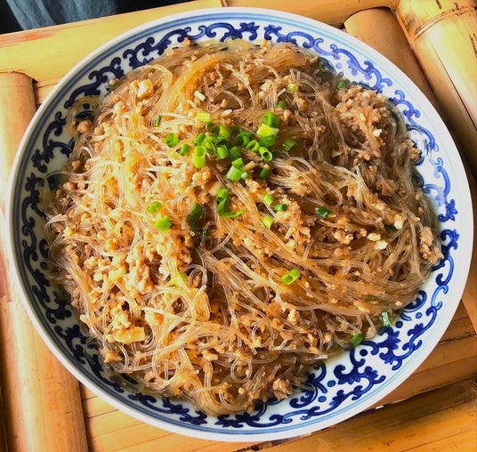 Savor the Flavor: 'Easy, Light, Everyday Chinese Food at Home' Sweeps Double Awards at the 11th Cooking Recipe Book Grand Prize Stir-Fried Minced Pork and Glass Noodles