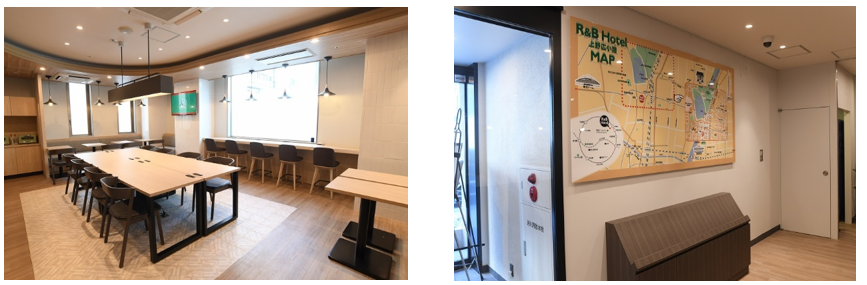 明るく開放感あふれる朝食コーナー(左)、地元ならではの情報が掲載された観光案内板(右)