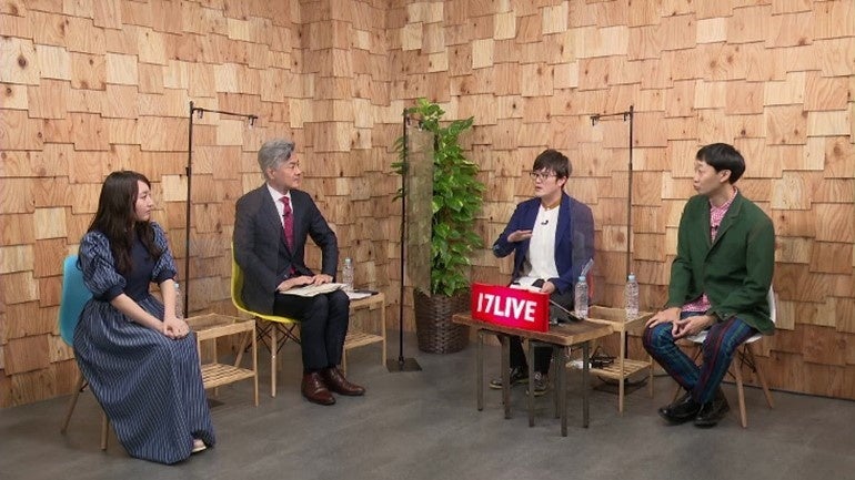 4人で「成年年齢引き下げ」について議論