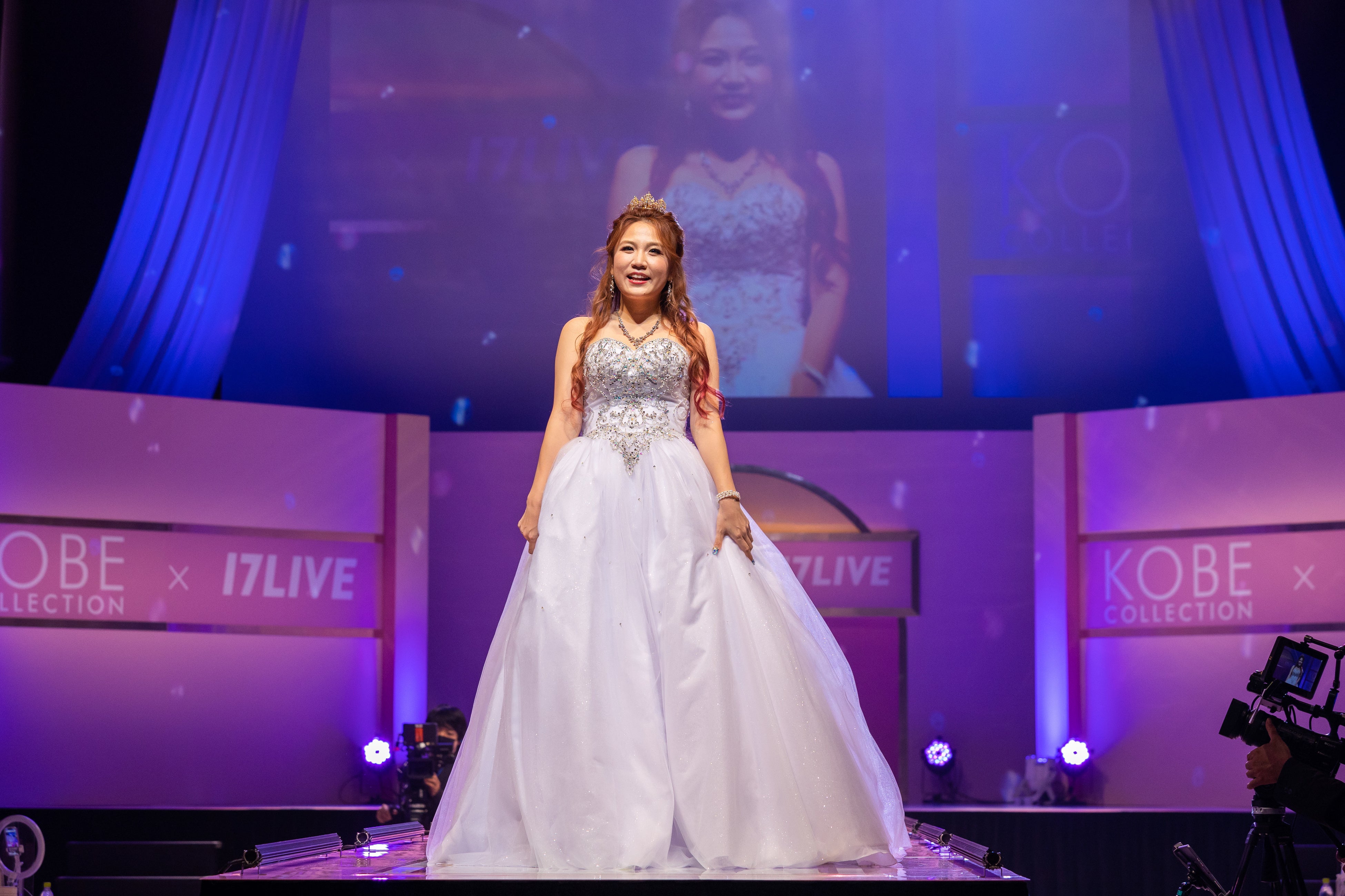 ランウェイを歩く mihyang 美香さん