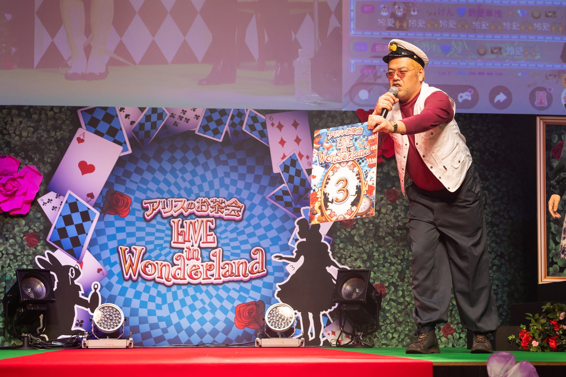 イベント当日オンライン参加だった鈴愛AIさんに 画面越しにくっきー!さんが表彰するシーン