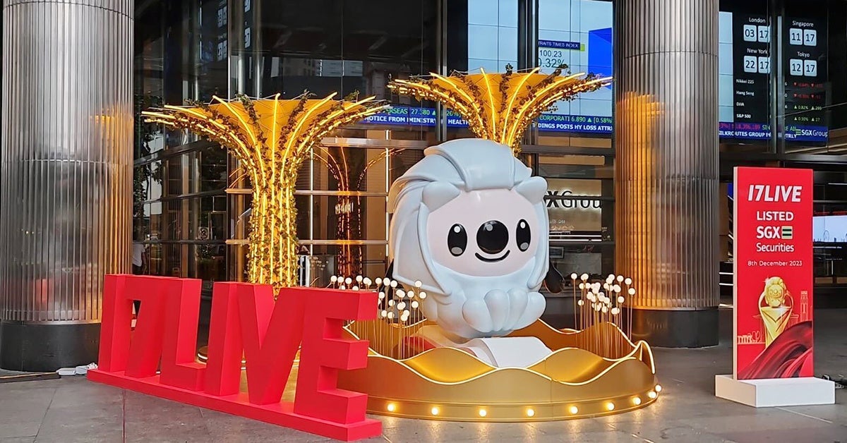 写真： シンガポール証券取引所エントランスに設置された「マーライオンベイビー」（ 17LIVEのキャラクターである“イチナナベイビー”にシンガポールの象徴であるマーライオンを取り入れたスペシャルオブジェ）