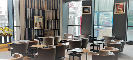 会場となる「ダイナースクラブ 銀座プレミアムラウンジ(※)」では、9月25日までの期間限定でイヌメの作品を展示中。 ※銀座ダイナースクラブカード会員様と、ダイナースクラブ プレミアムカード会員様専用のラウンジです。