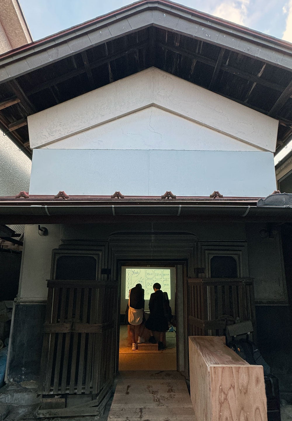 成瀬つばさ『ラップムシ あきがわバージョン』会場内展示写真