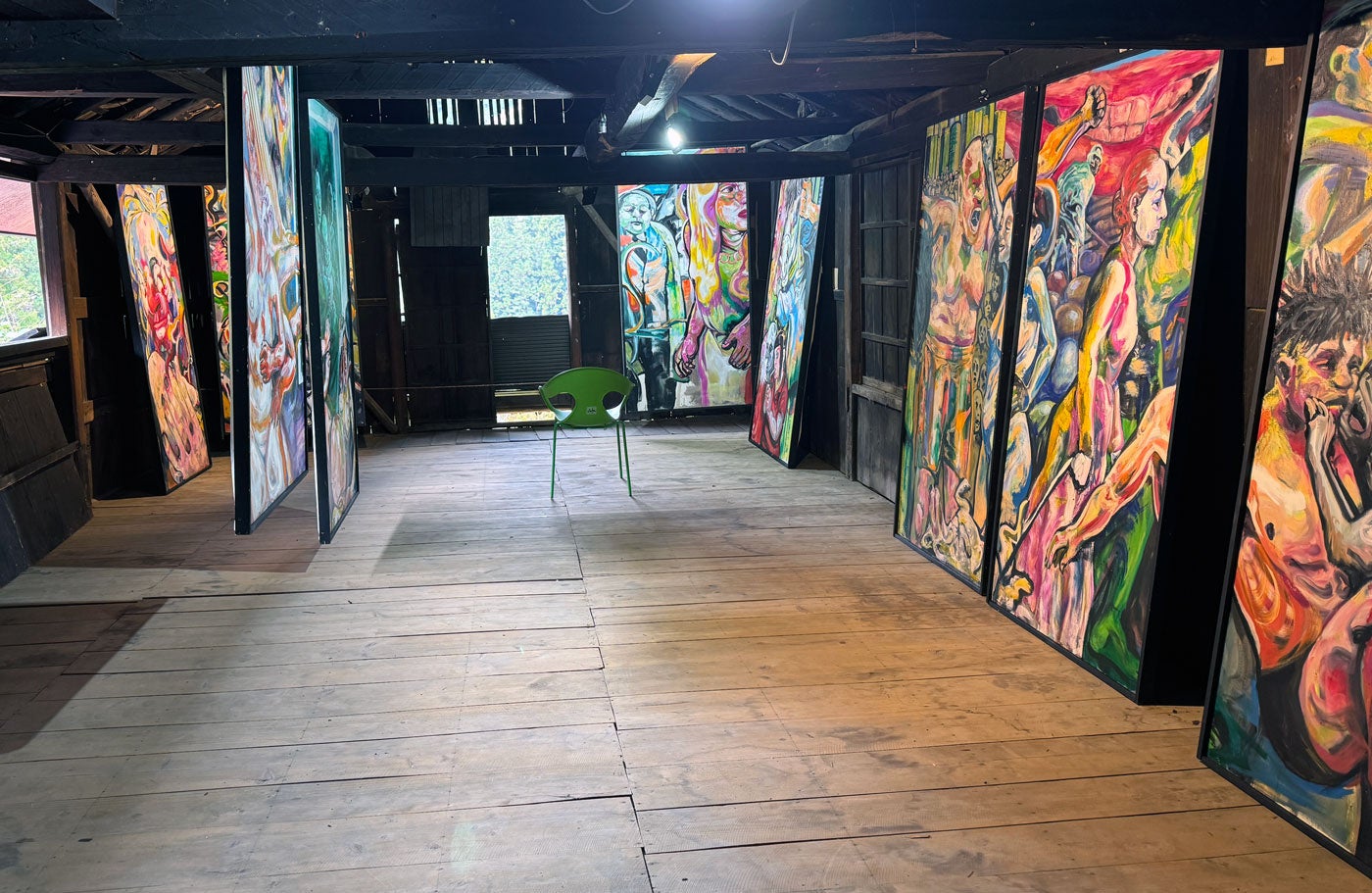 大西茅布『ディオニソスの屋根裏部屋　Dionysos Attic』会場内展示写真