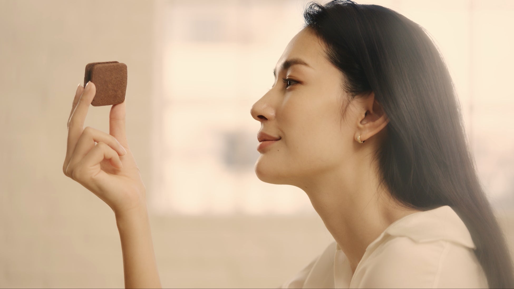 大塚まゆかさん出演の新作Web CM公開!横浜チョコレート専門店VANILLABEANSの『ショーコラ』がバレンタインにぴったり 大塚まゆかさん出演の新作Web CM公開!横浜チョコレート専門店VANILLABEANSの『ショーコラ』がバレンタインにぴったり