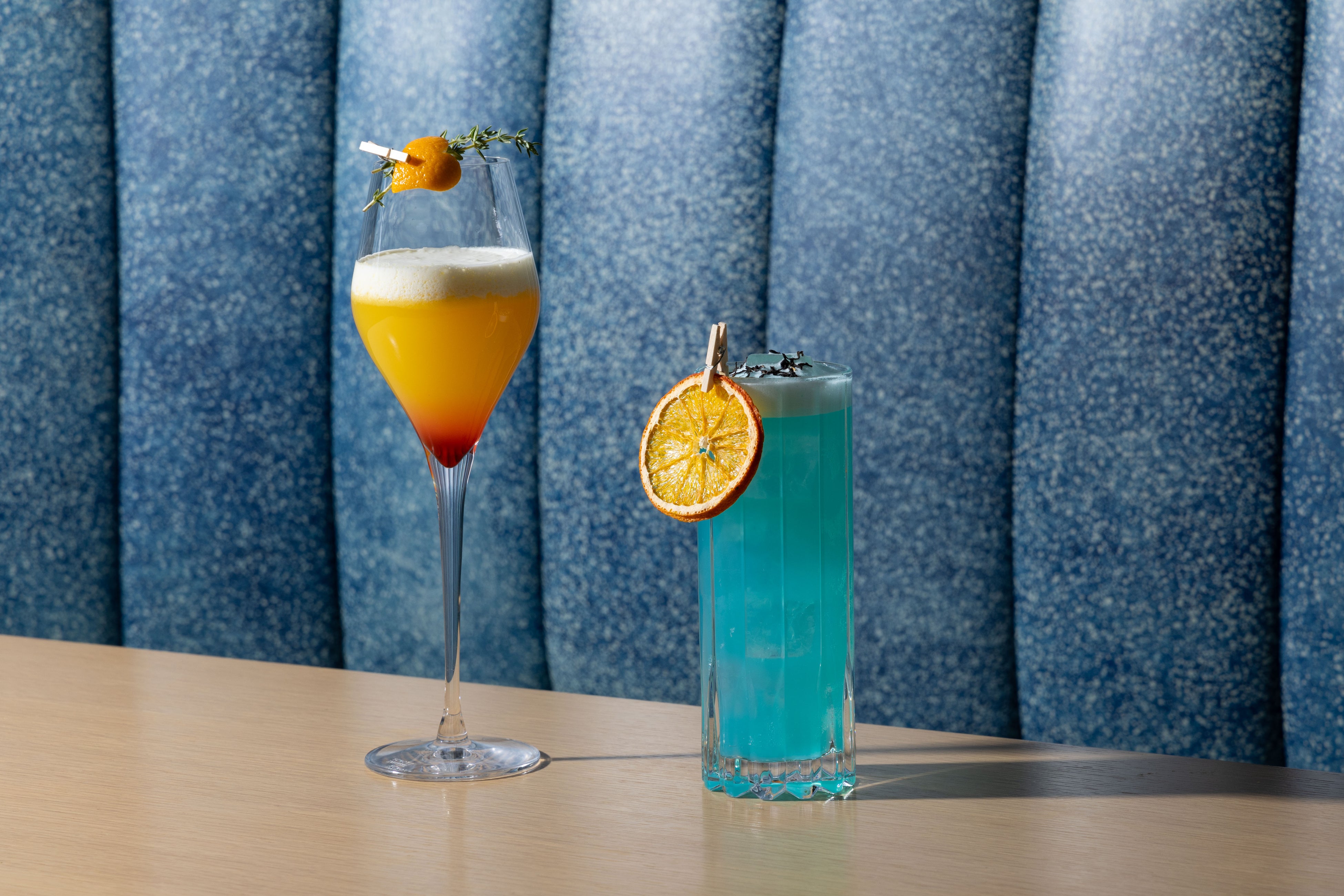 （左）「Creamy Sweet」  (右) 「Gazelle Blue」