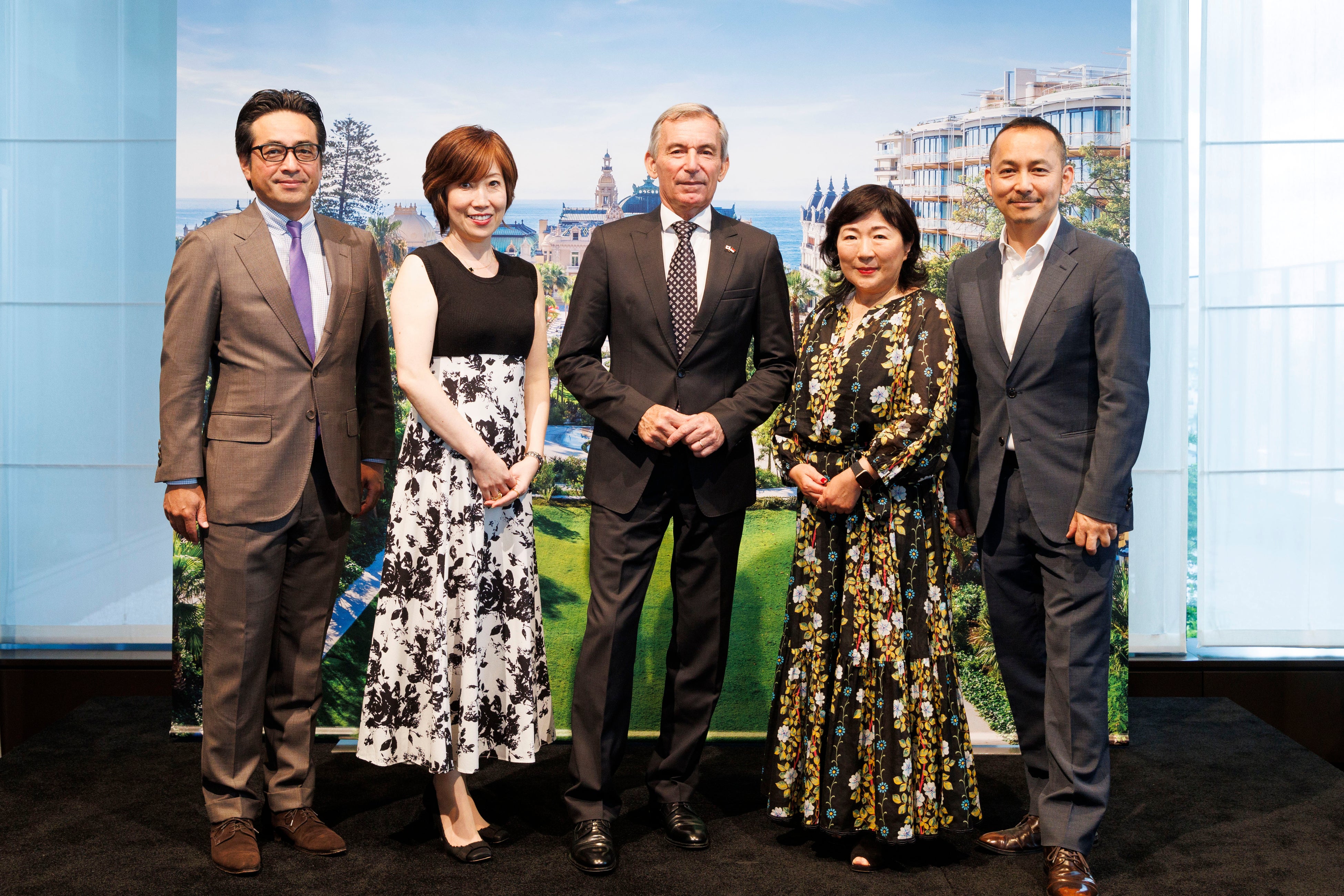 （写真左より：モンテカルロ・ソシエテ・デ・バン・ド・メール 日本代表 伊藤 宏和氏、モナコ政府観光会議局シニアマネジャー 横山 恭子、モナコ公国特命全権大使 ディディエ・ガメルダンジェ氏、モナコ政府観光会議局日本事務所ディレクター シルベスタ 典子、フェア