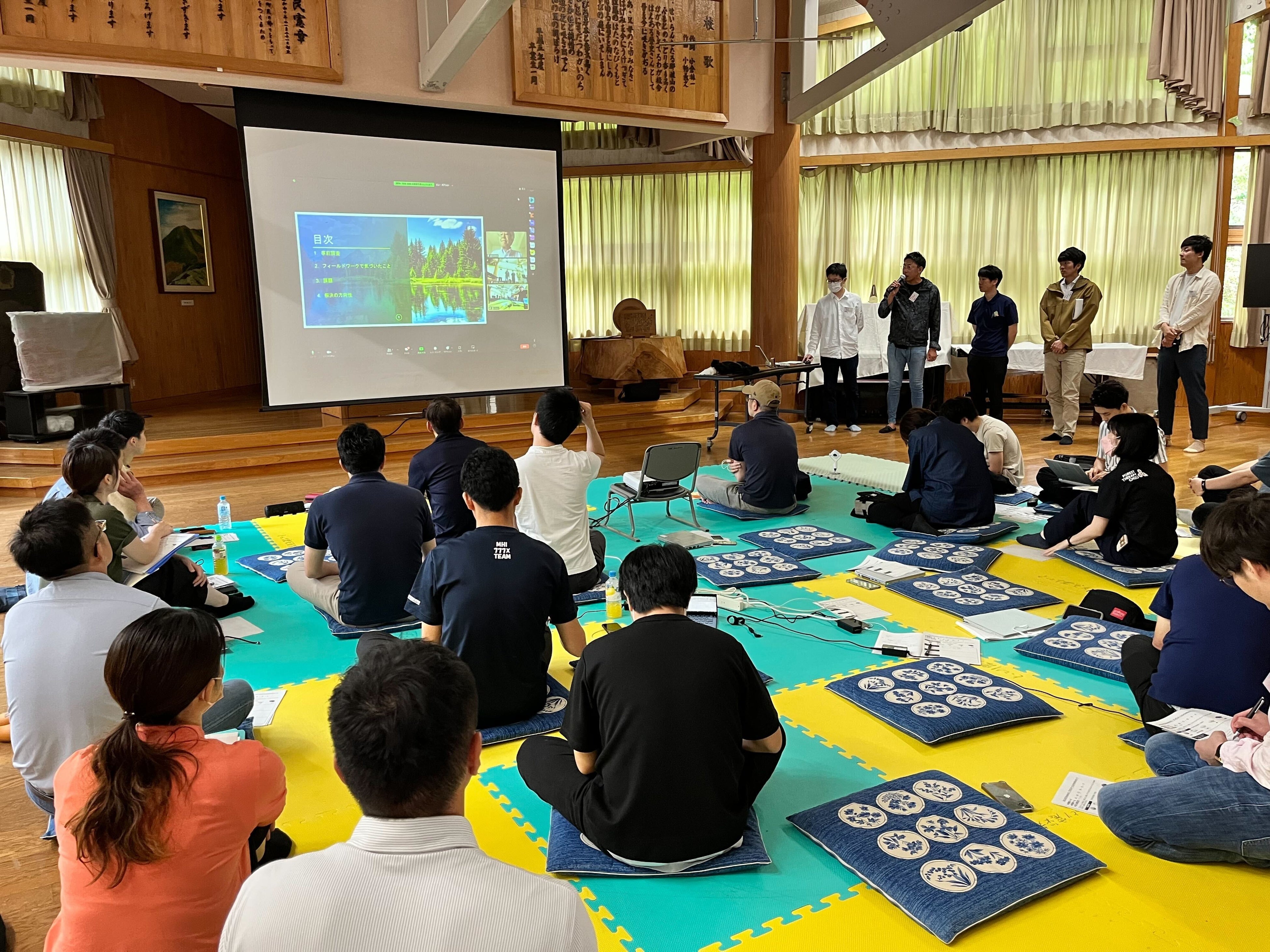【写真】プレゼンテーションの風景＠鳥取県 智頭町