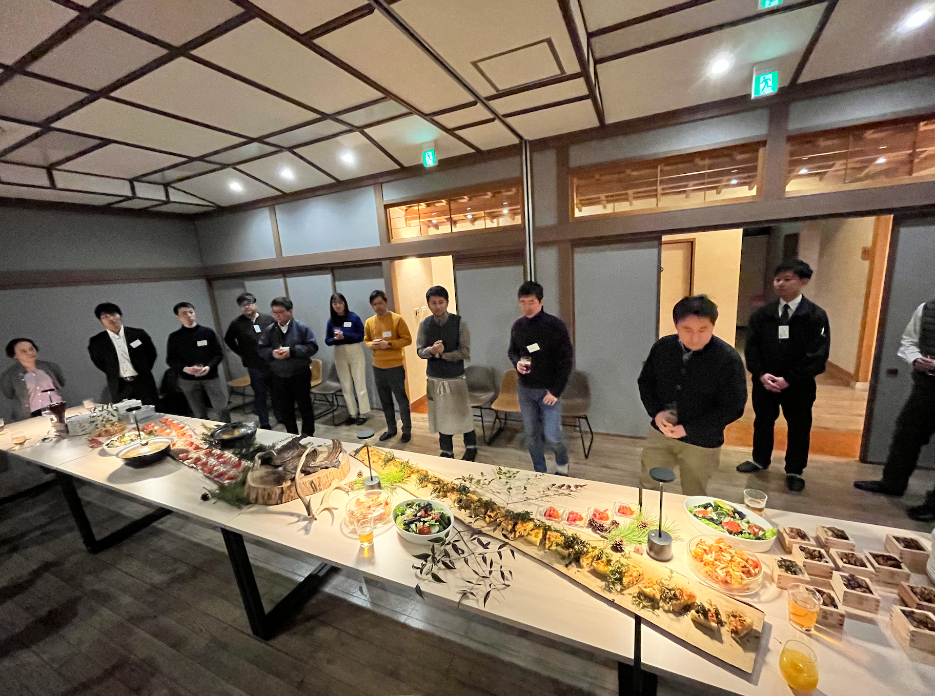 プロジェクトメンバーでの懇親会の様子