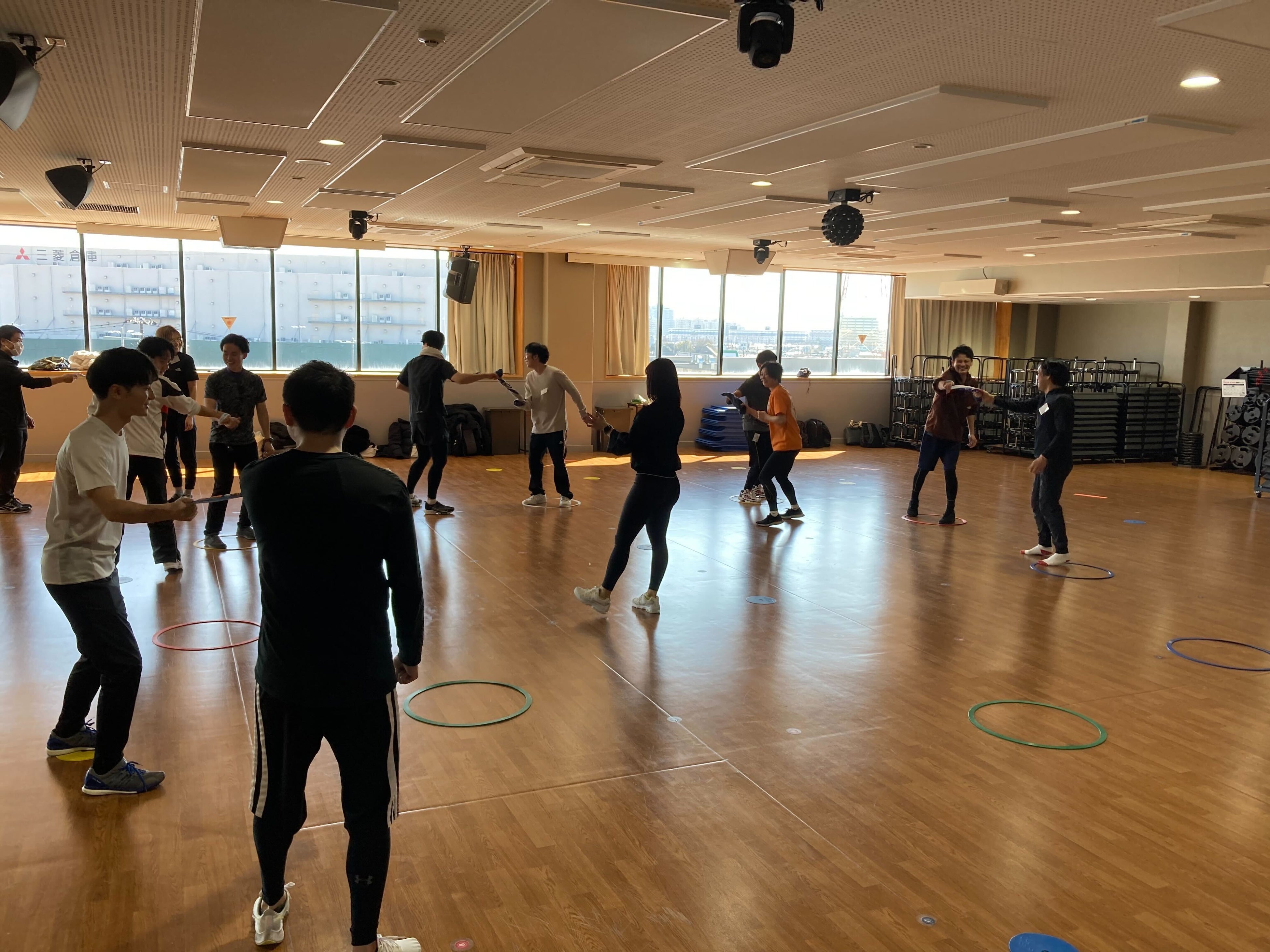 チームごとに集まっての体験活動風景