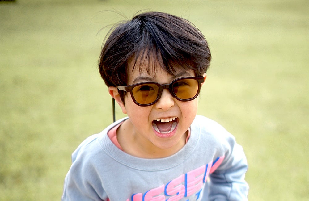 6歳男の子 ライトブラウンレンズモデル着用