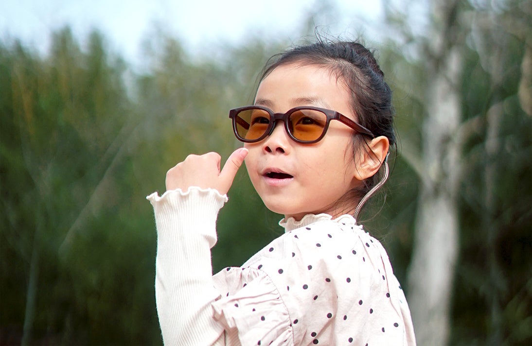 6歳女の子 ライトブラウンレンズモデル着用
