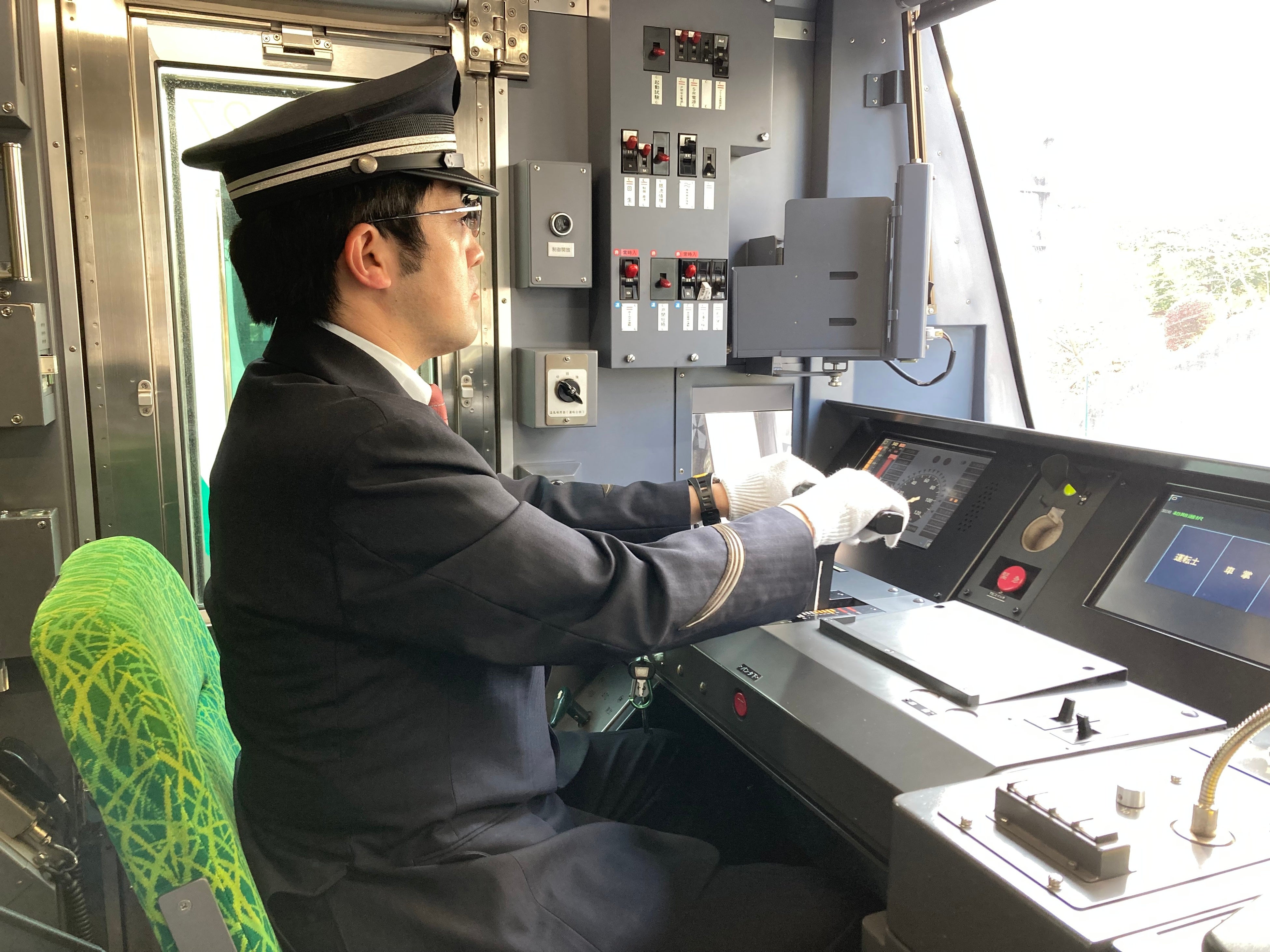 SWANSアドバイザリー契約・前田健太選手限定モデル『STRIX H(ス