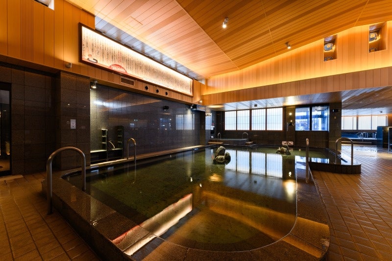 自慢の広々とした炭酸泉