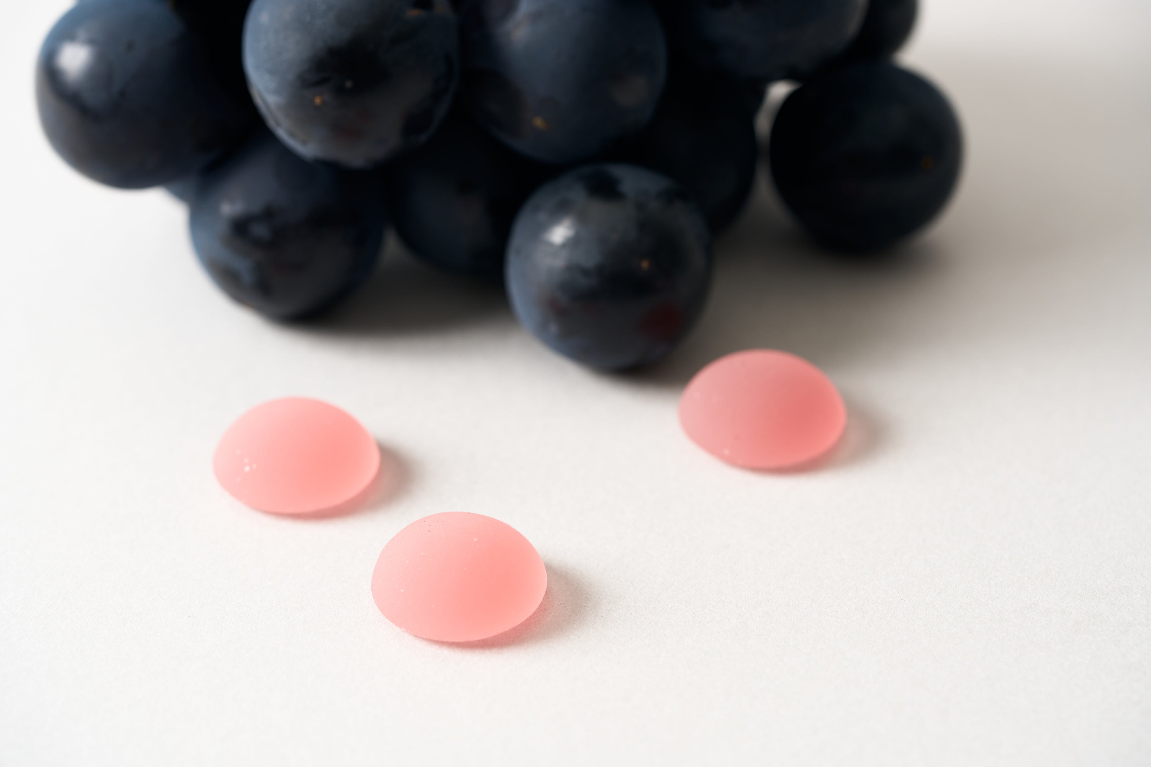 3日間で1.2万粒売れたCBDグミ「HARENOMI」新フレーバー「バラワイン味