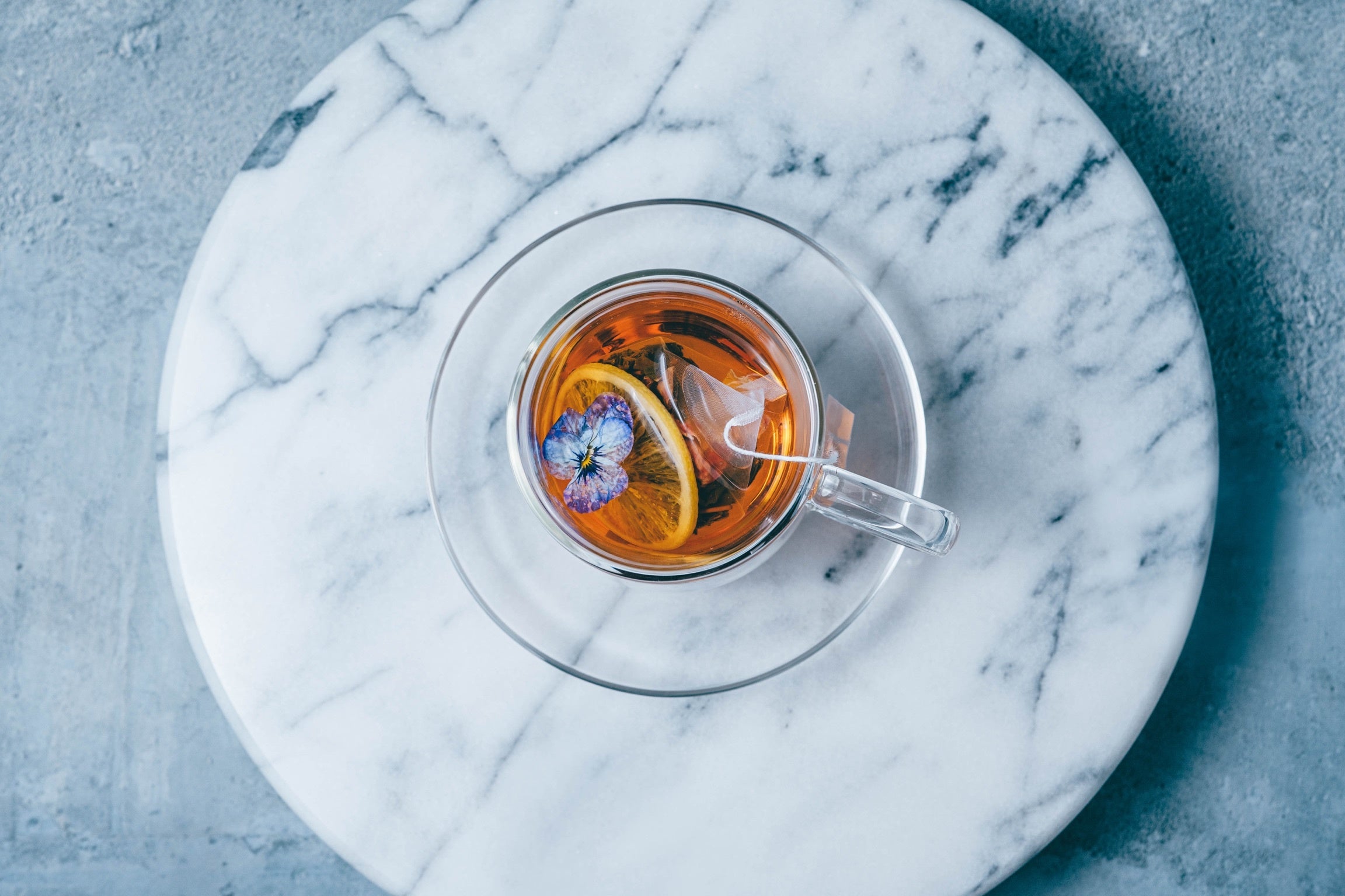 薔薇の和紅茶×レモン×ビオラの花びら (青)：700円（税込）