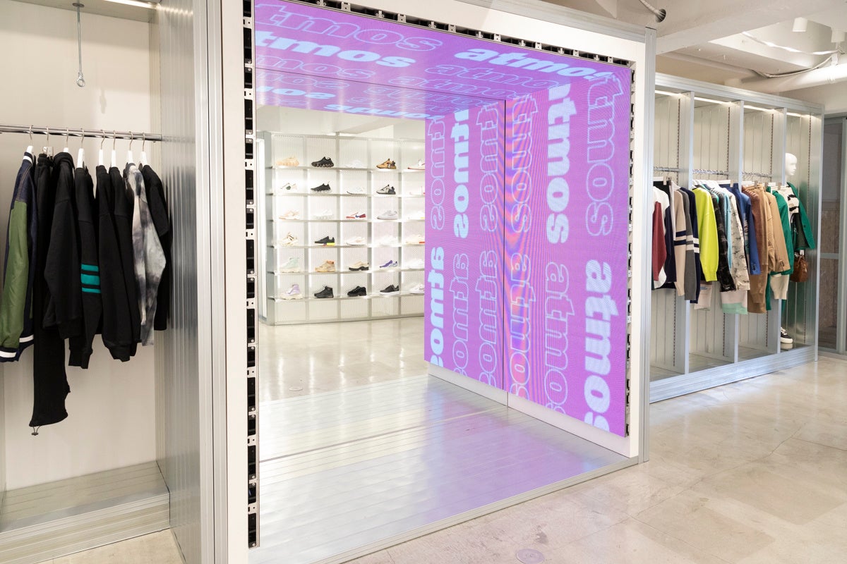 リニューアルオープンした atmos pink flagship 原宿店にLED