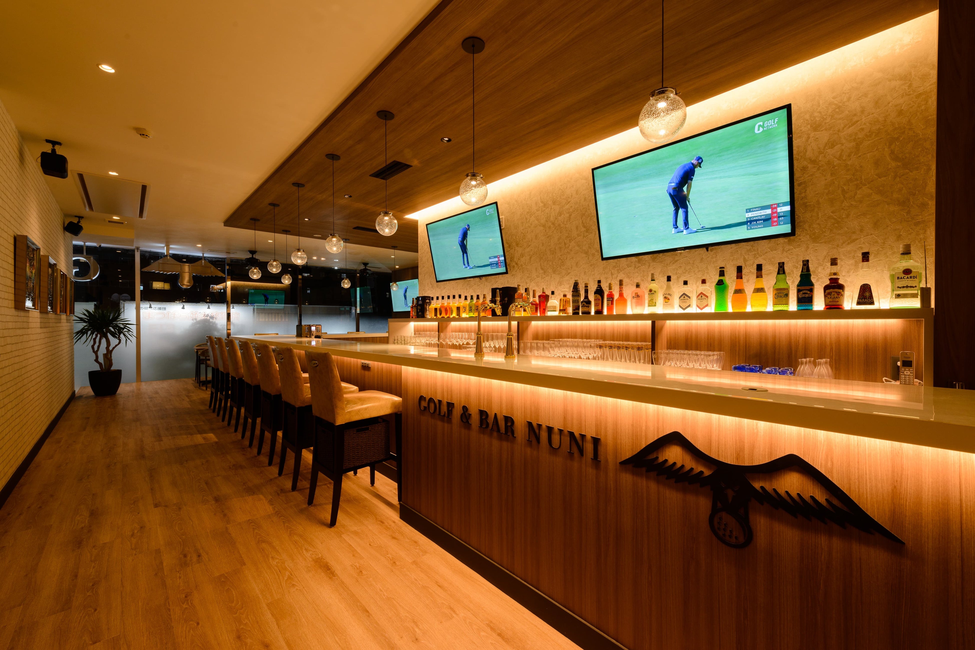 埼玉県草加市に22年8月オープンしたゴルフシミュレーション バー Golf Bar Nuni に液晶モニターを導入しました Lm Tokyo株式会社のプレスリリース