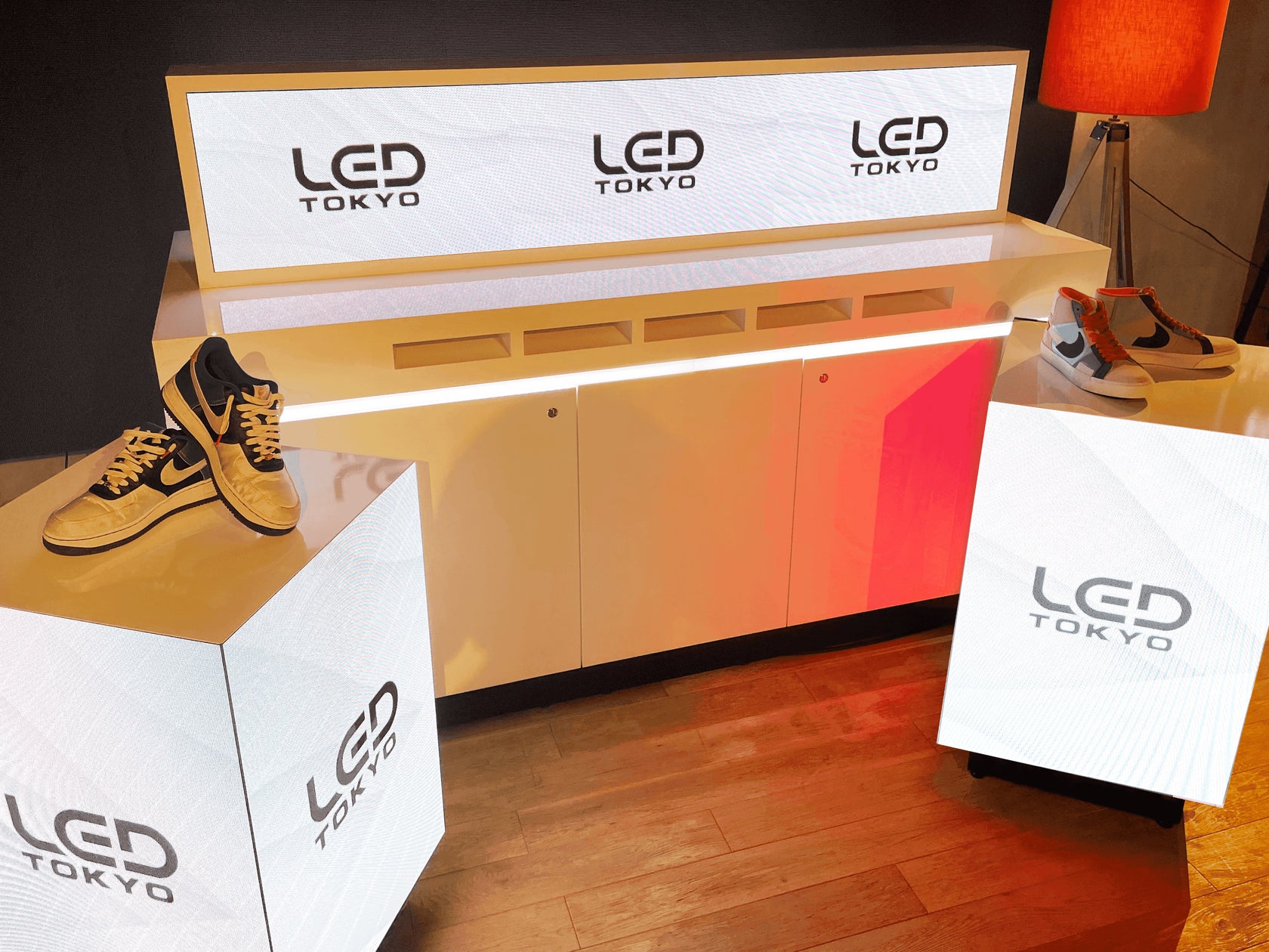 店舗で活用できる月額5万円から利用できるLED什器を販売開始しました 店舗で活用できる月額5万円から利用できるLED什器を販売開始しました