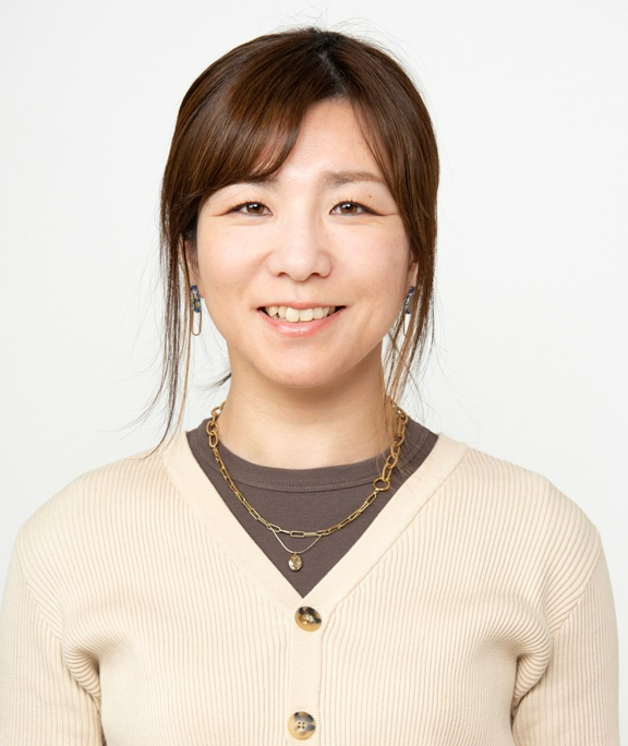 カルビーカスタマーマーケティングカンパニー  カスタマーマーケティング2部 2課 岡田 倫子