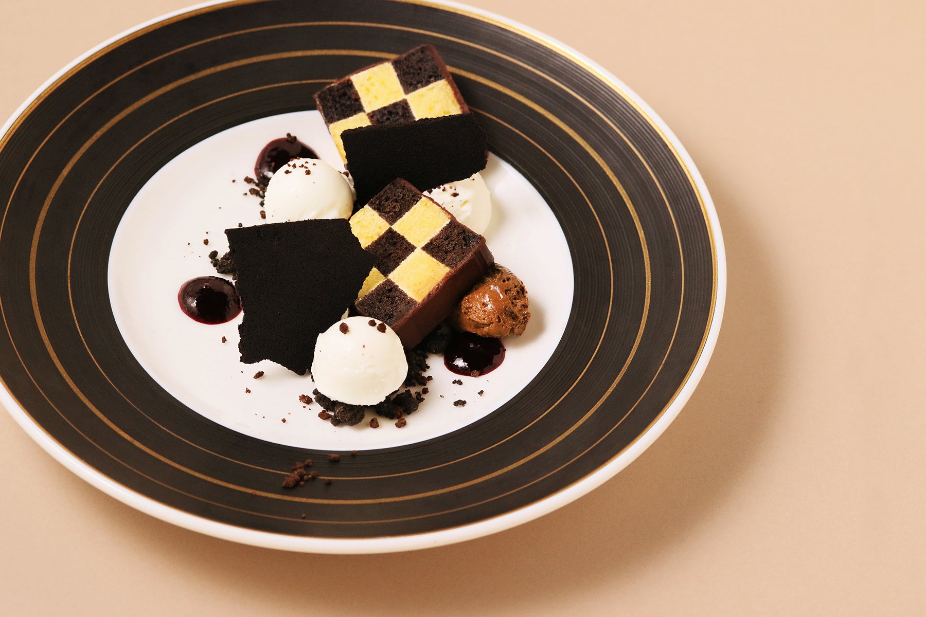 ヴァロットン展タイアップデザート：黒と白のアラベスク　税込1,180円 