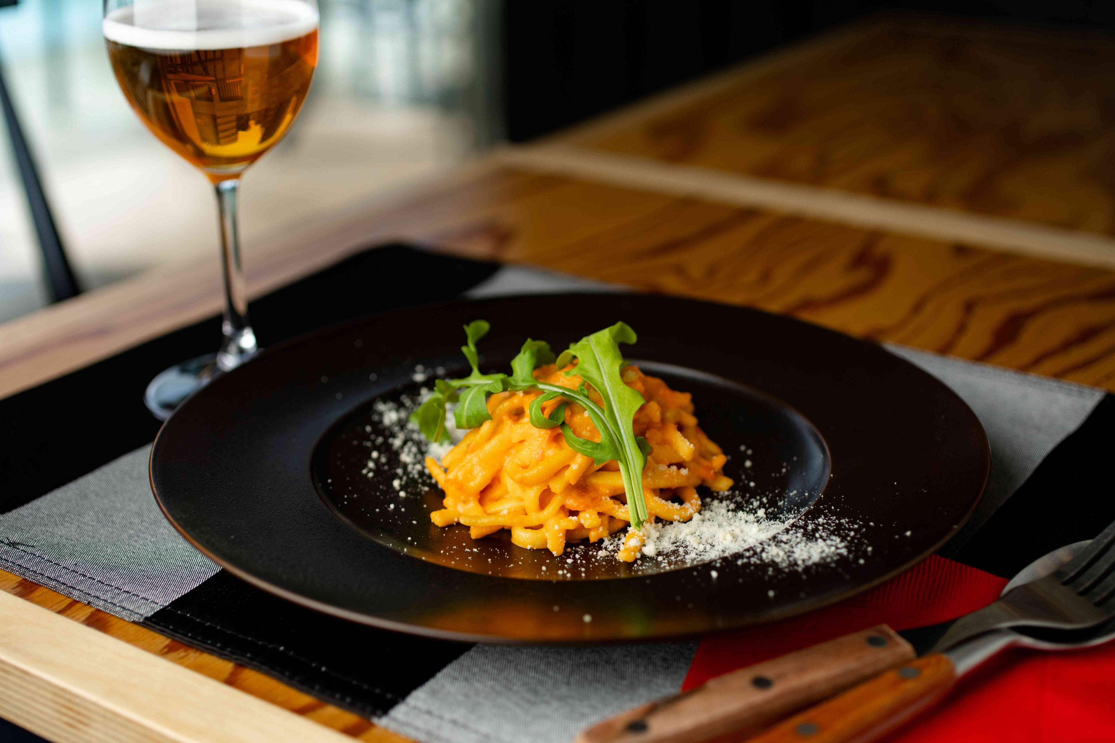 トマトクリームシュペッツレ　ｘ　ラガー