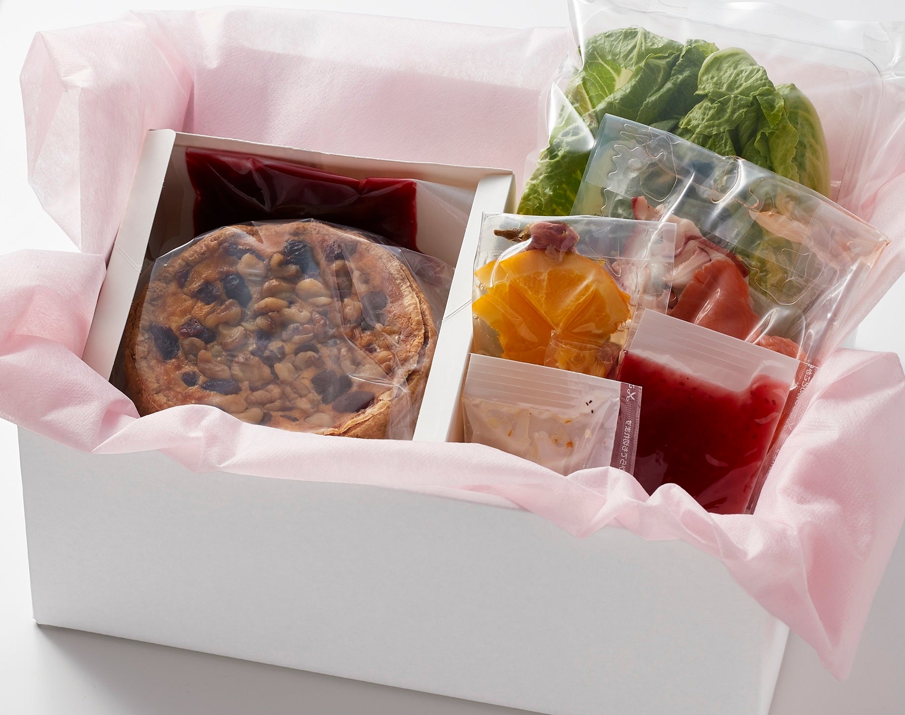 「ローズで華やぐ魚介マリネのサラダ＆ベリーとクルミの母の日キッシュ」（パッケージ）