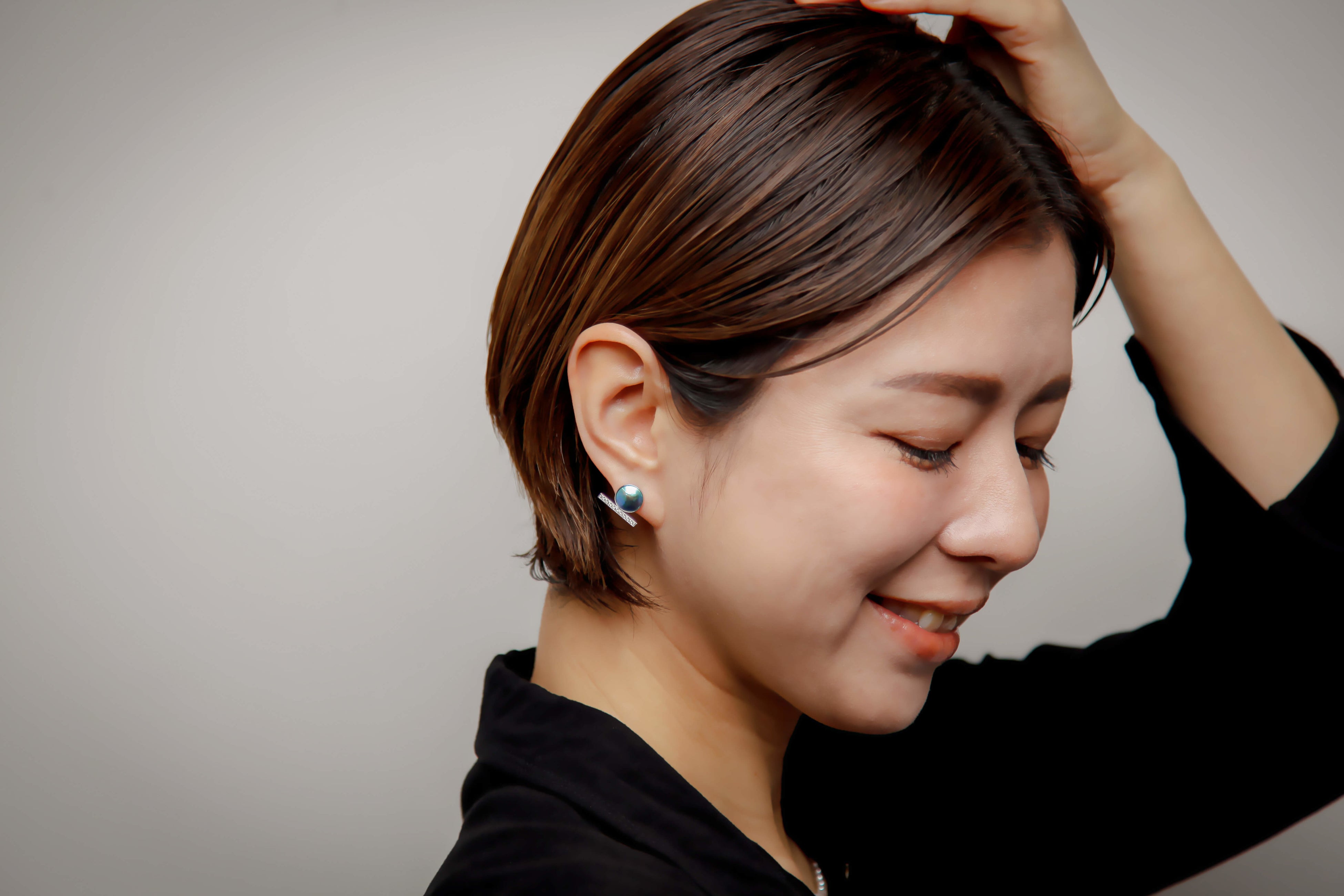 アワビ真珠×ダイヤモンドバーピアス