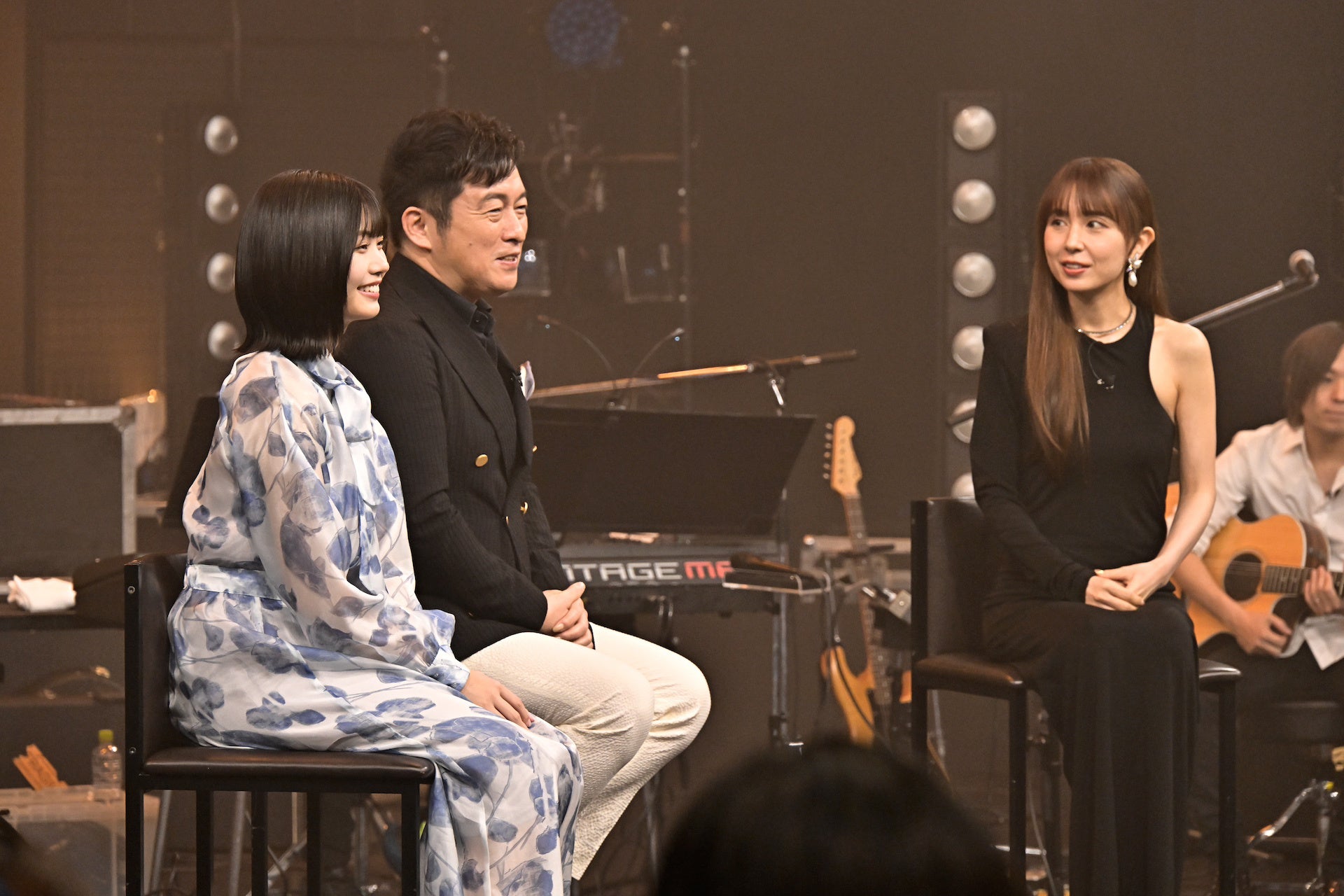 May J.とMC二人で宇多田ヒカル「First Love」をセッション