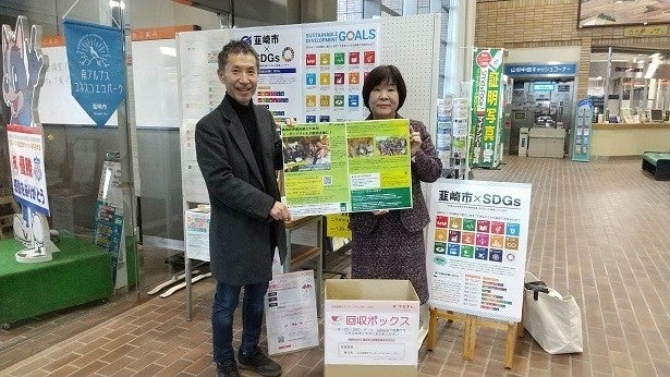 韮崎市の堀川薫教育長（写真右）