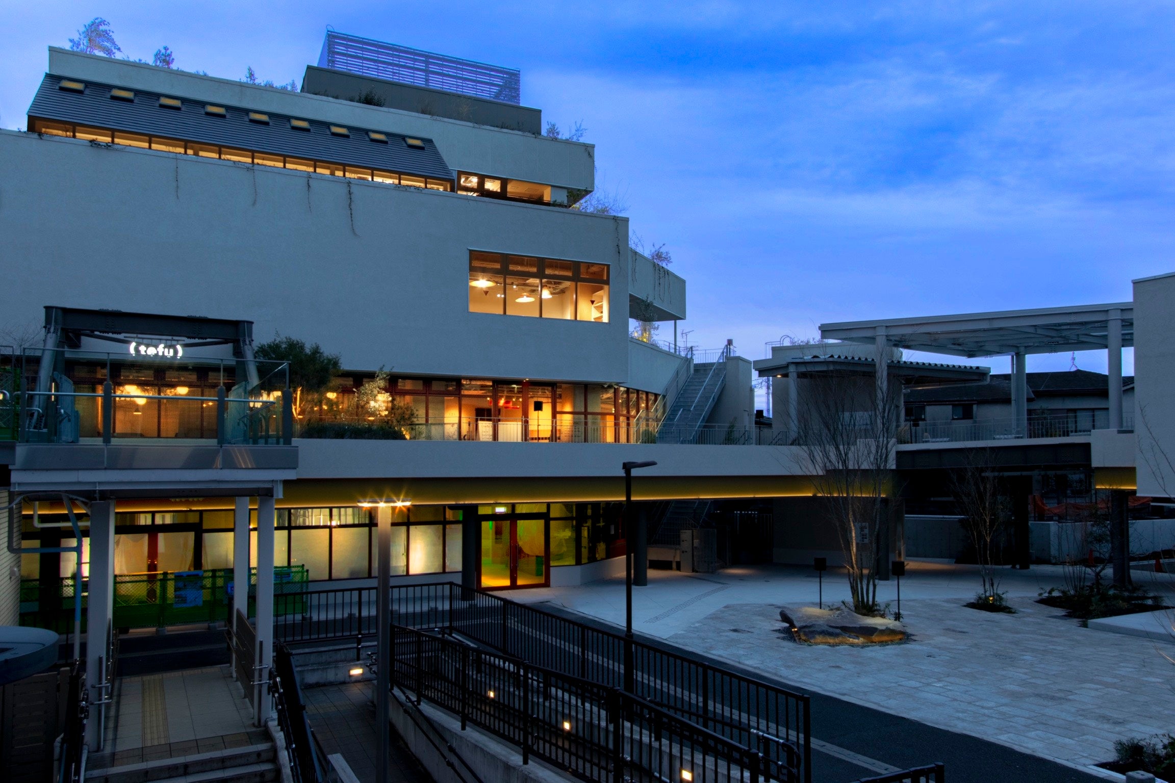 ２Fは小田急線下北沢駅 南西口に直結