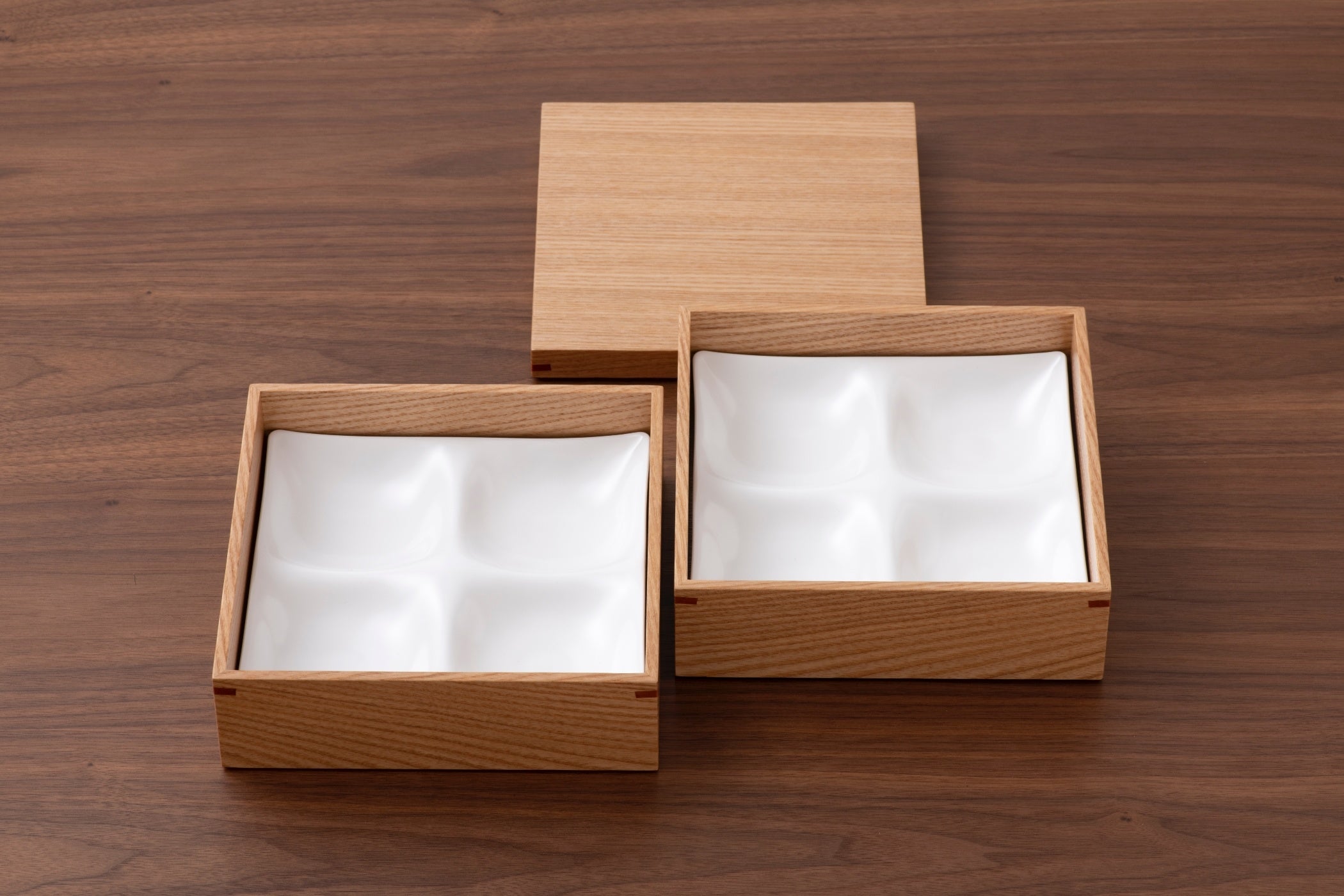 正方形白木箱（小）二段 4ツ仕切プレート