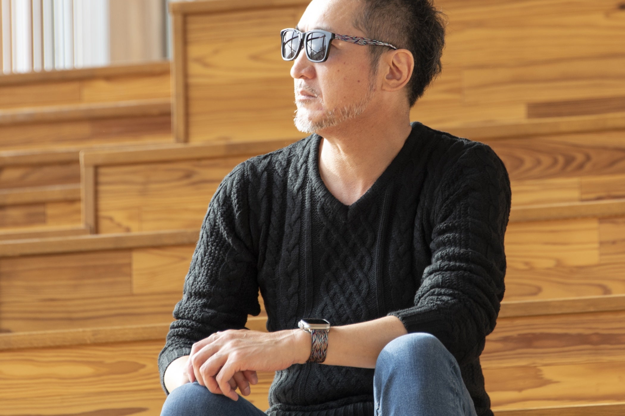 シンプルな装いの、さりげないアクセントに。